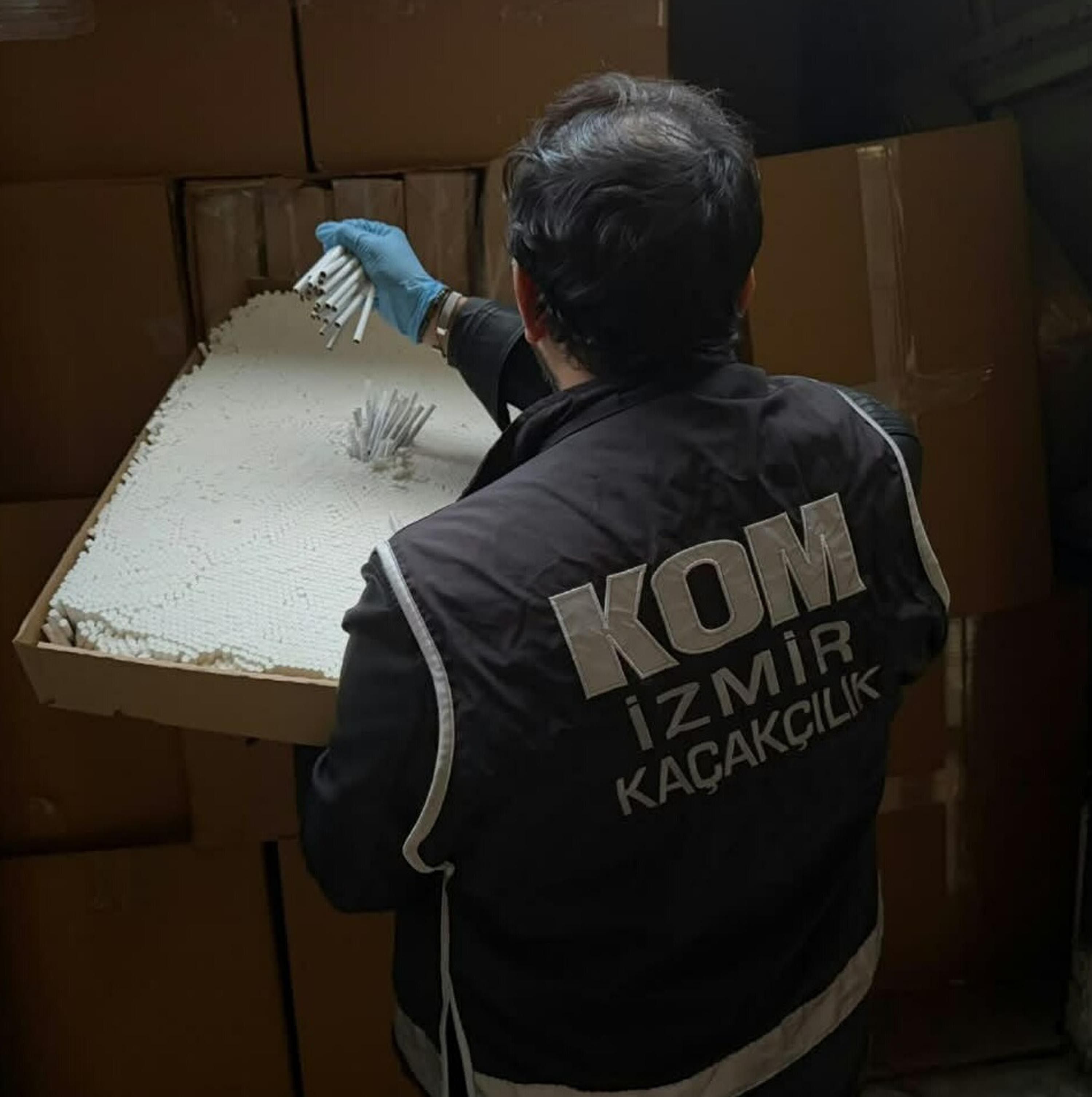 İzmir’de Milyonluk Makaron Operasyonu