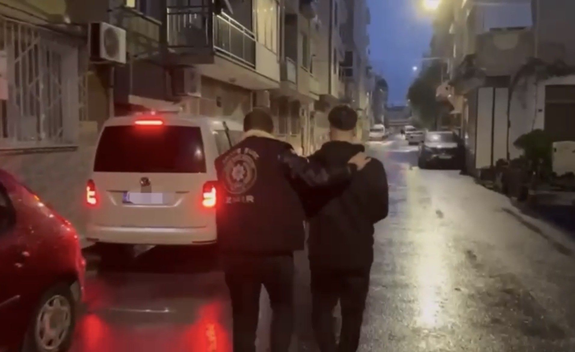 İzmir’de Şafak Operasyonu 164 Şüpheli Yakalandı (4)
