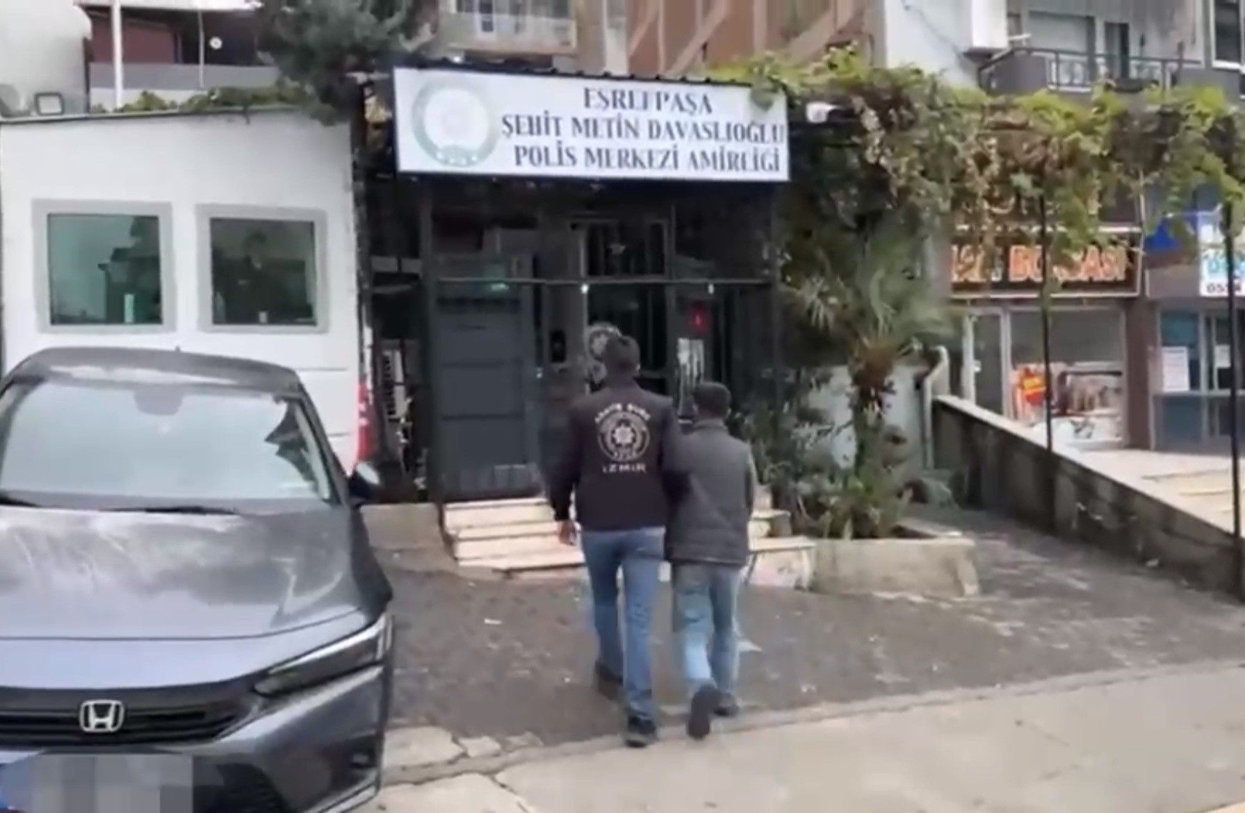 İzmir’de Şafak Operasyonu 164 Şüpheli Yakalandı (5)