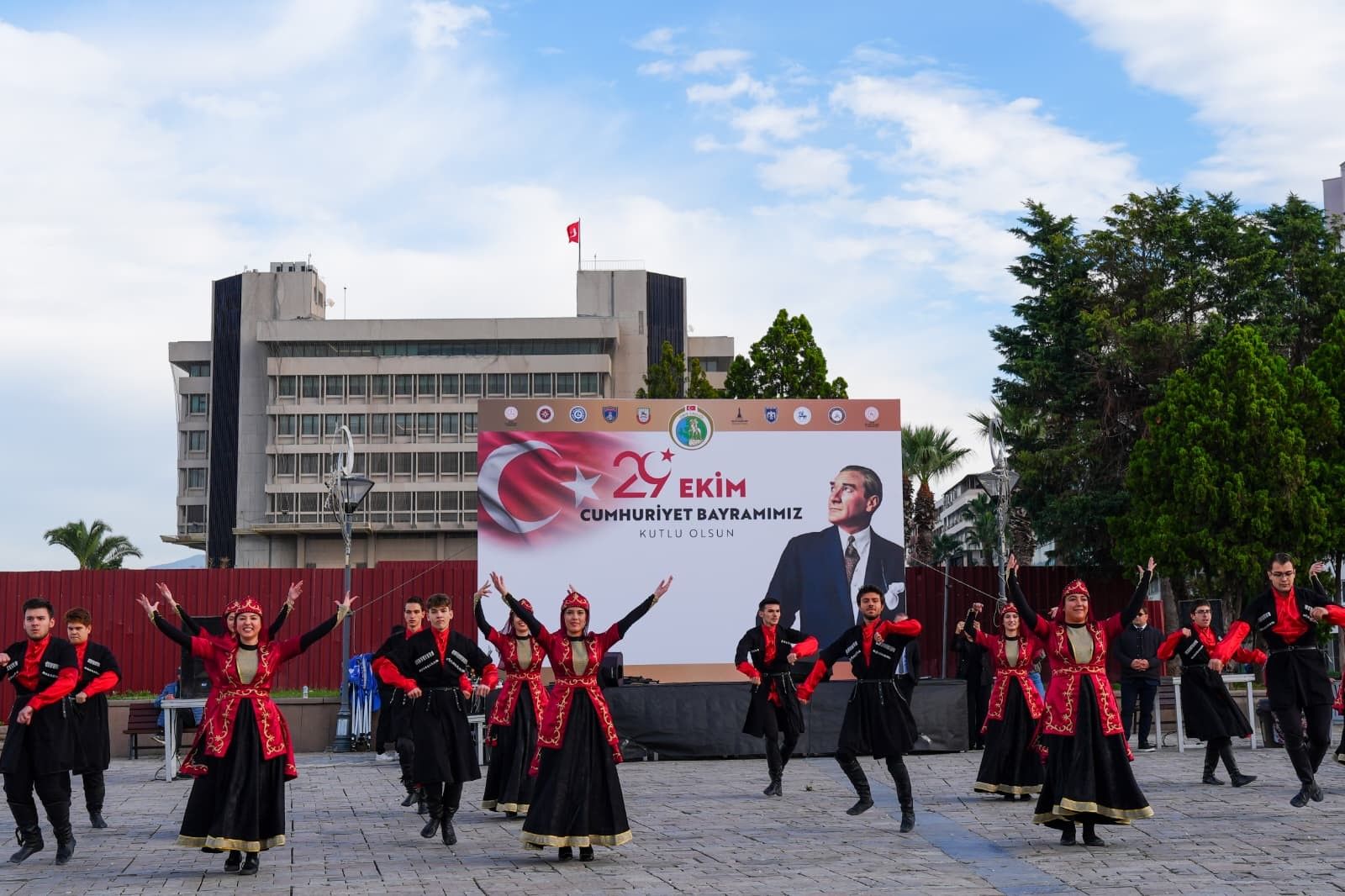 İzmir’de Türk Bayrağı Için Ilk Ilmek Atıldı (4)
