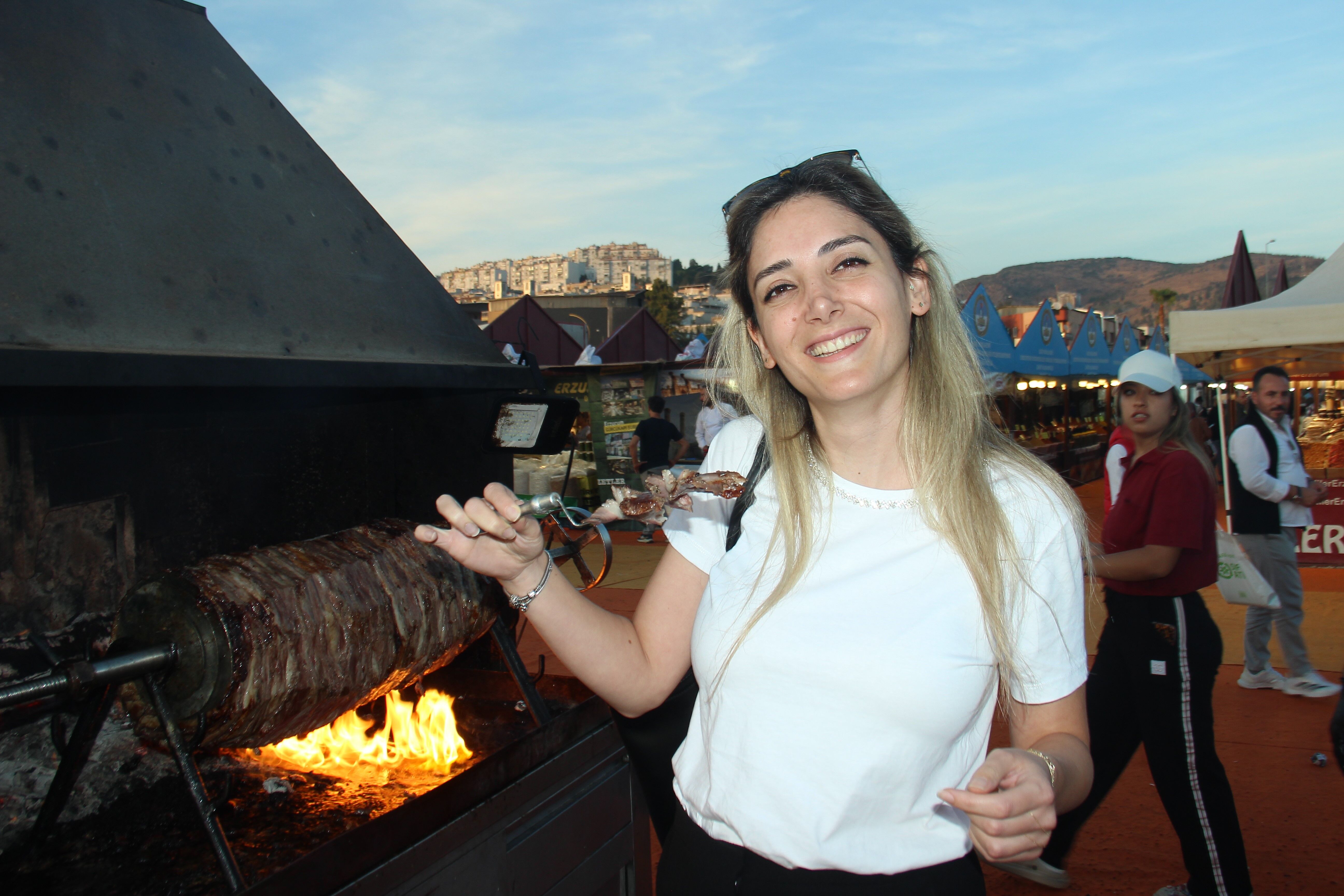 İzmir’deki Erzurum Tanıtım Günleri’nde Cağ Kebabı (6)