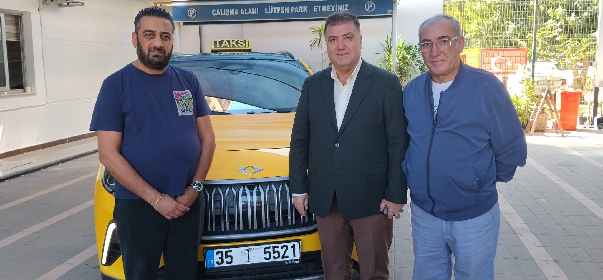 İzmir’in Ilk Togg Taksisi Hizmete Başladı (3)