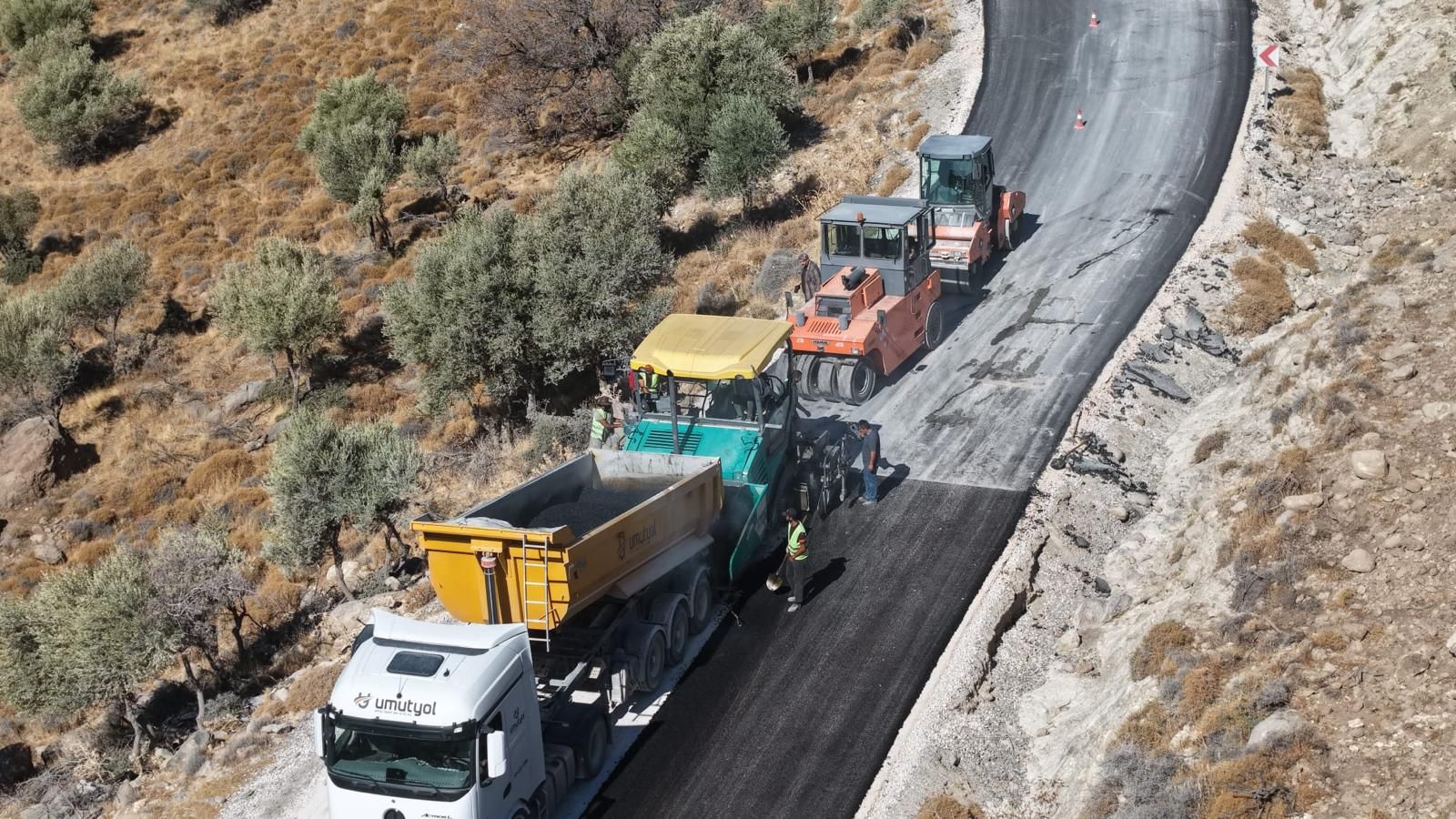 İzmir’in Kuzey Ilçelerinde Yol Yenileme Çalışmaları Devam Ediyor. (2)