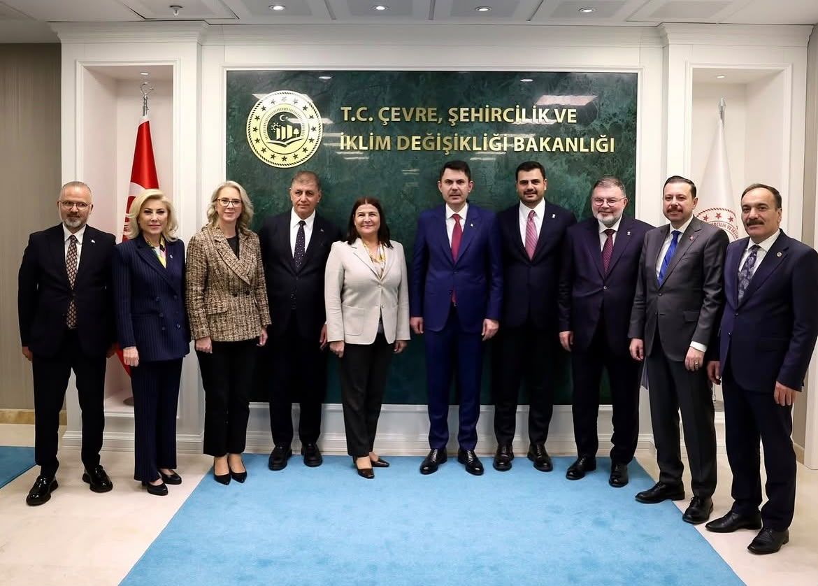 Izmir'in Projeleri Bakan Kurum'a Iletildi (2)