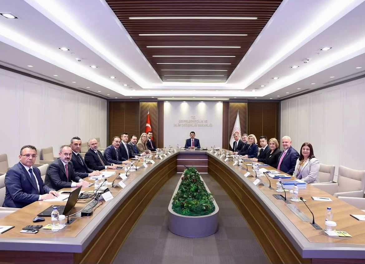 İzmir’in projeleri Bakan Kurum’a iletildi