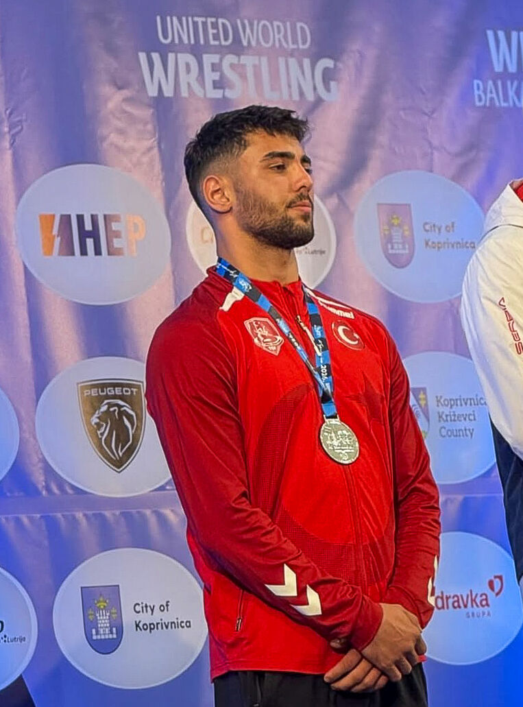 İzmirli Güreşçi Balkan Ikincisi Oldu (1)