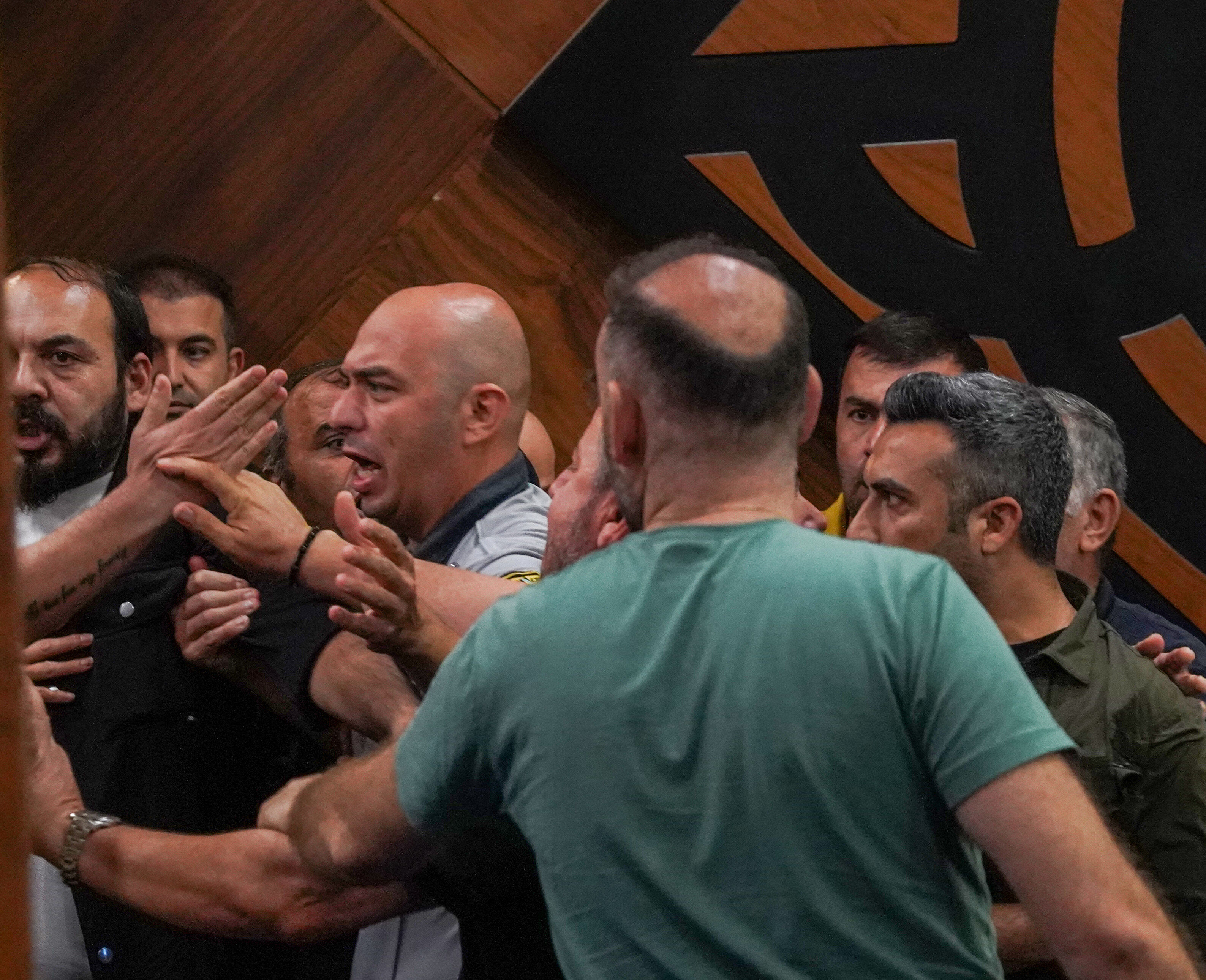 Kotan CHP’den istifa etti, meclis karıştı!