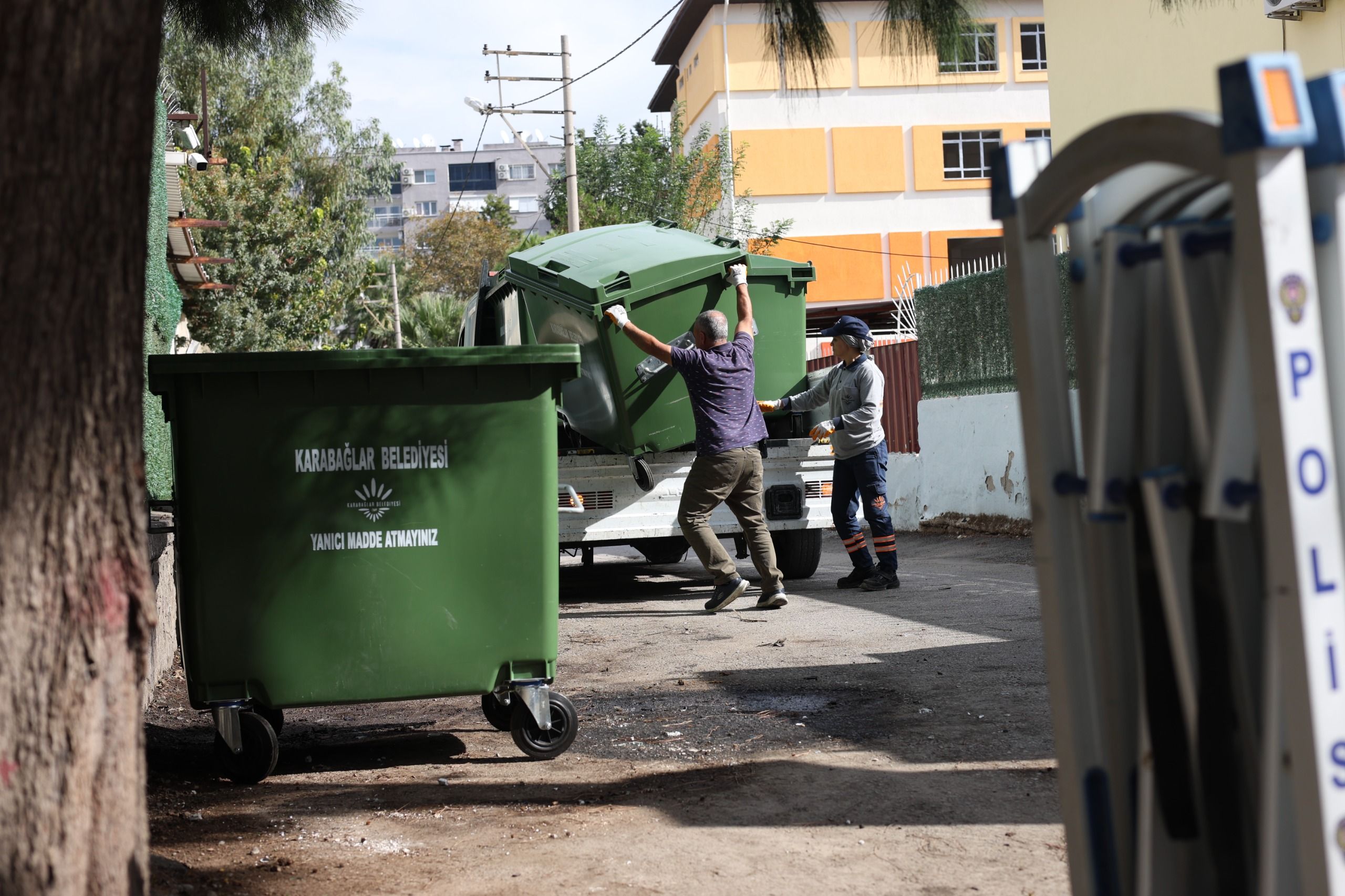 Karabağlar’ın 58 Mahallesine 891 Yeni Konteyner (4)
