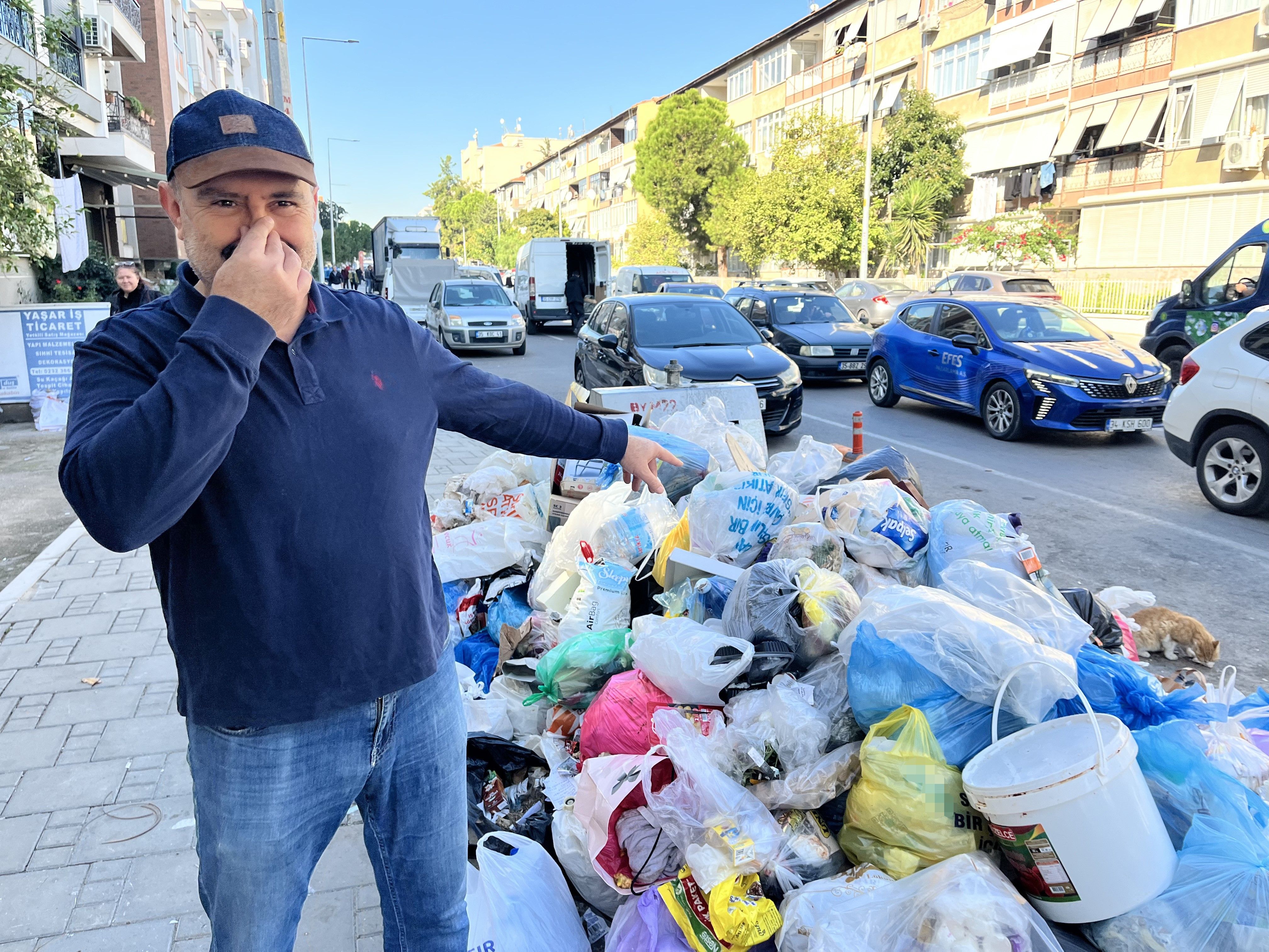 Karşıyaka’da çöp krizi büyüyor: Sokaklar çöp yığınlarıyla doldu!