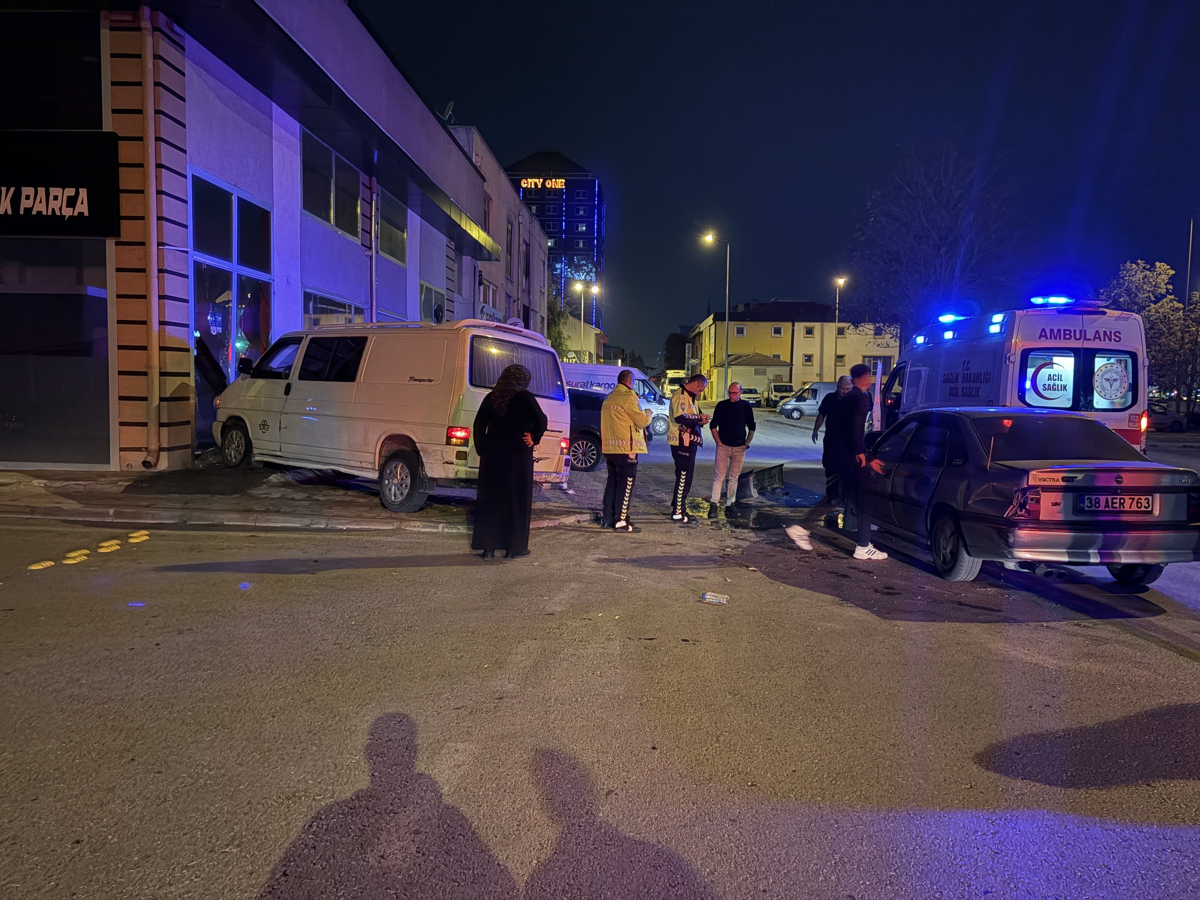 Kayseri’de Otomobil Ile Minibüs Çarpıştı 2 Yaralı
