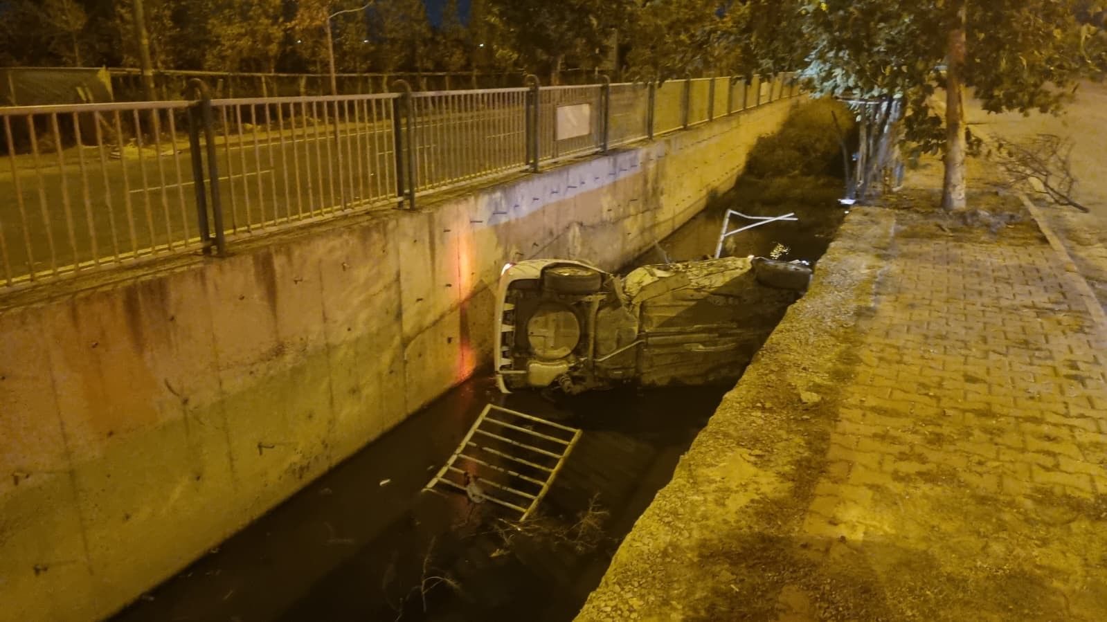 Kayseri’de Otomobil Kanala Uçtu 2 Yaralı (2)