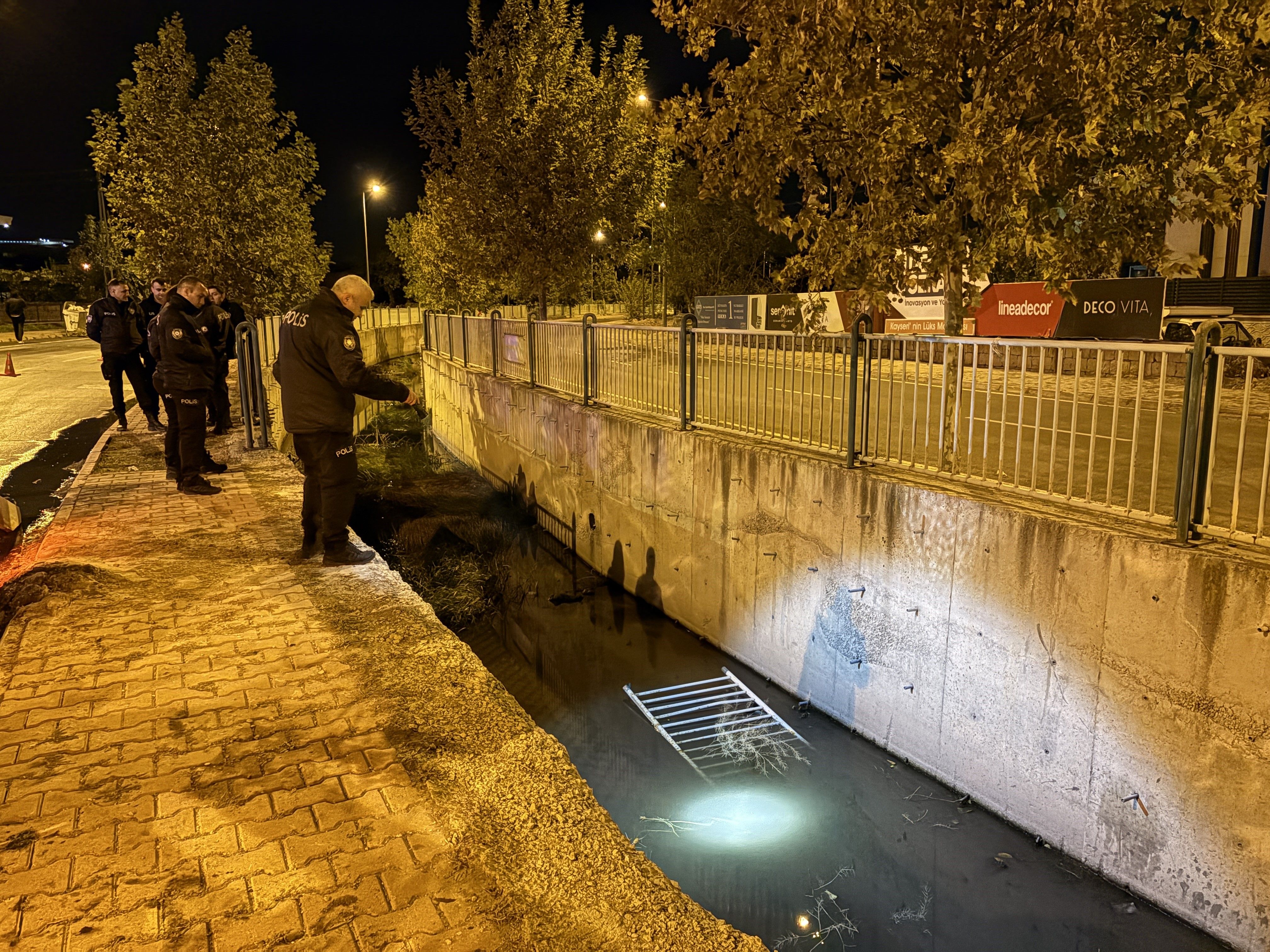 Kayseri’de Otomobil Kanala Uçtu 2 Yaralı