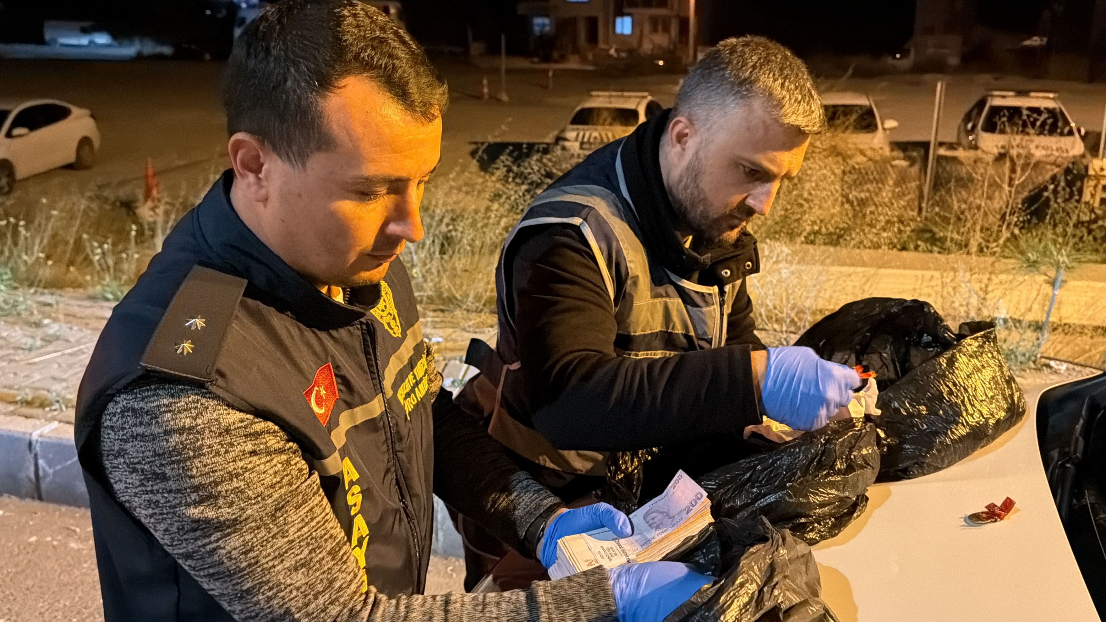 Kendilerini Polis Olarak Tanıtan 3 Şüpheli Yakalandı (2)
