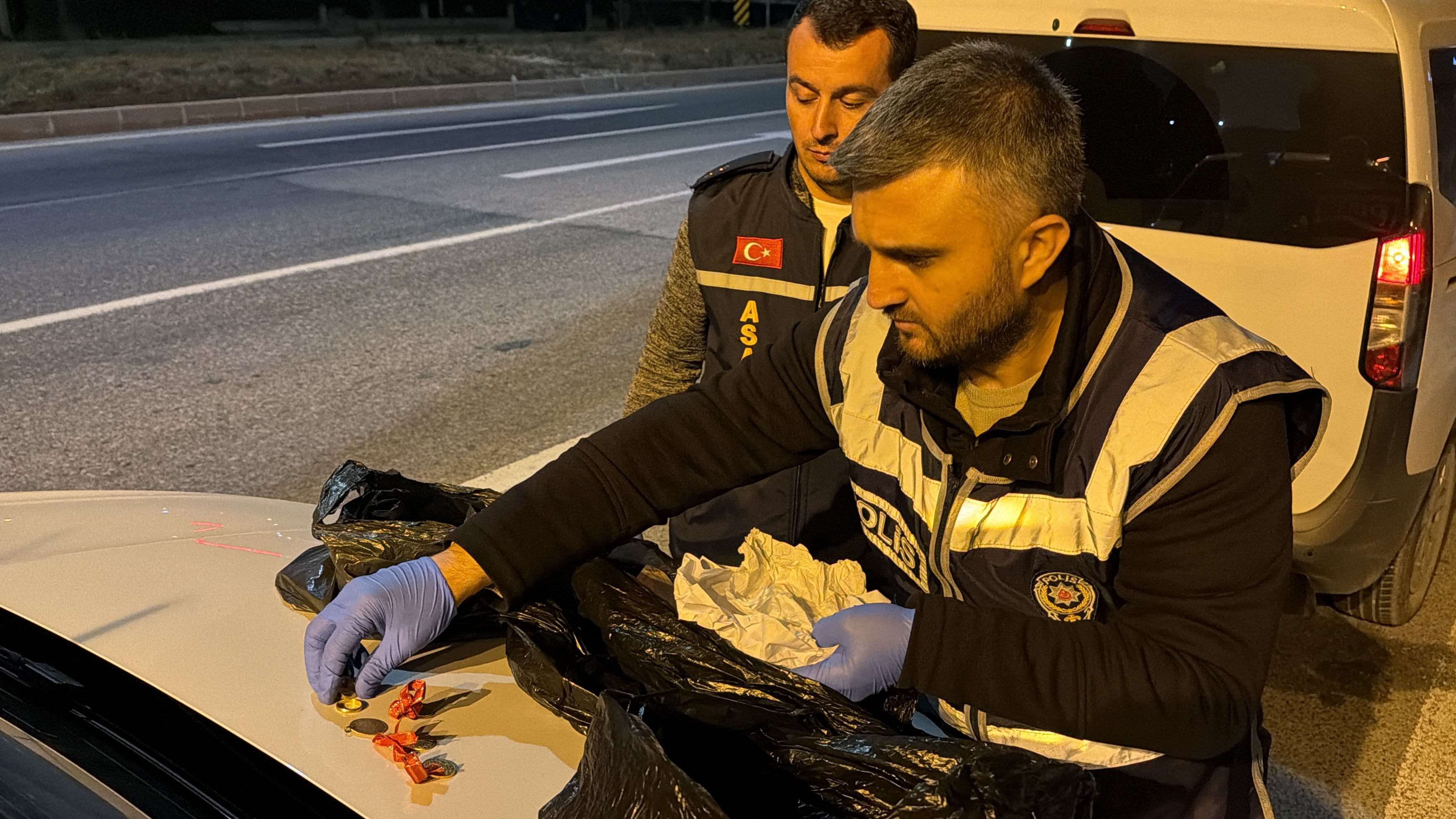 Kendilerini Polis Olarak Tanıtan 3 Şüpheli Yakalandı