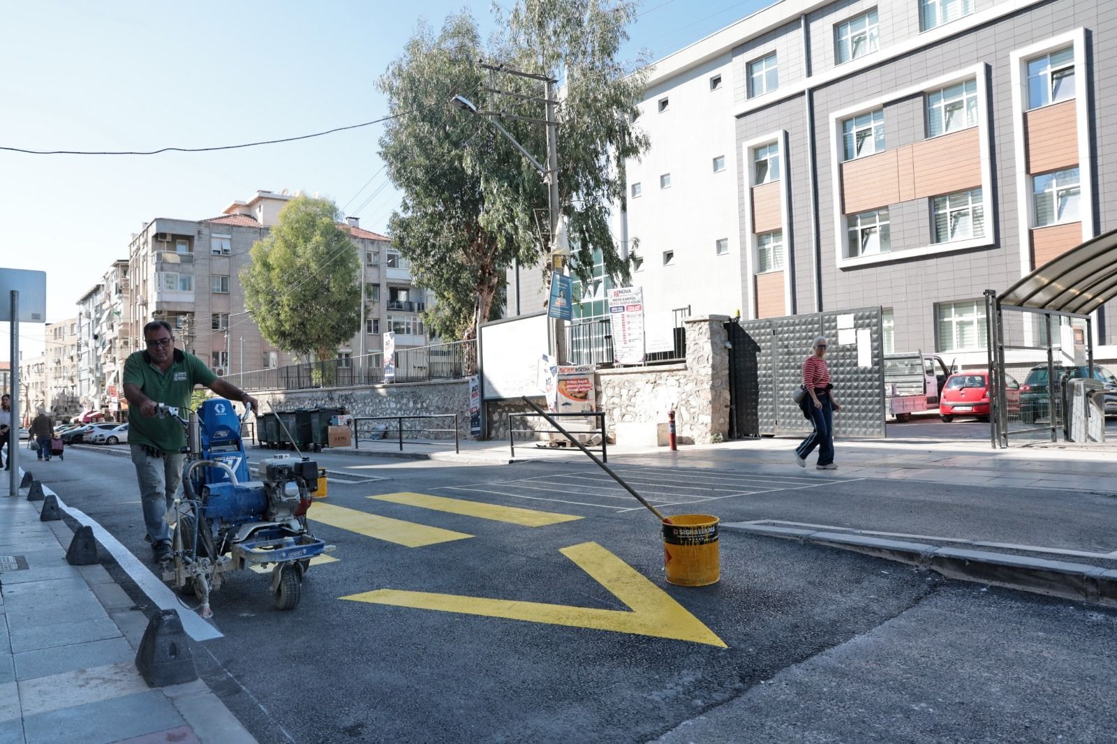 Konak Belediyesi, Beş Okulun Kullandığı 156 Sokak’ta Trafik Ve Yaya Güvenliğini Artırmaya Yönelik Düzenleme Yaptı (4)