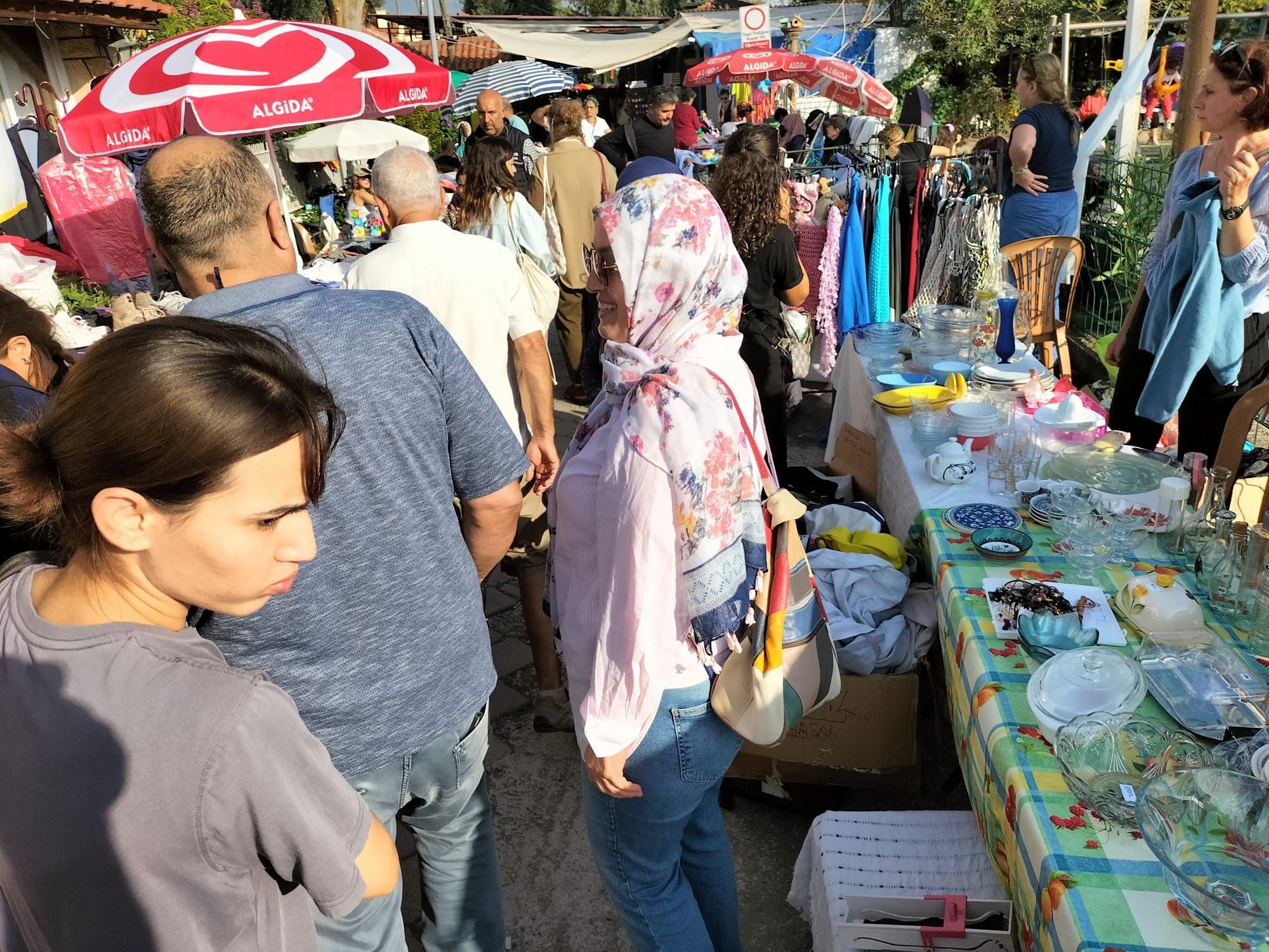Köyceğiz Ikinci El Pazarında Yoğunluk (2)