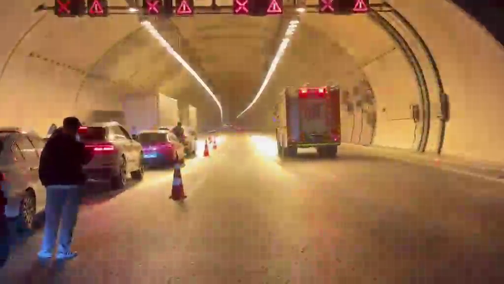 Kuzey Marmara Otoyolu’nda Tir Yangını Tünel Trafiğe Kapatıldı (2)