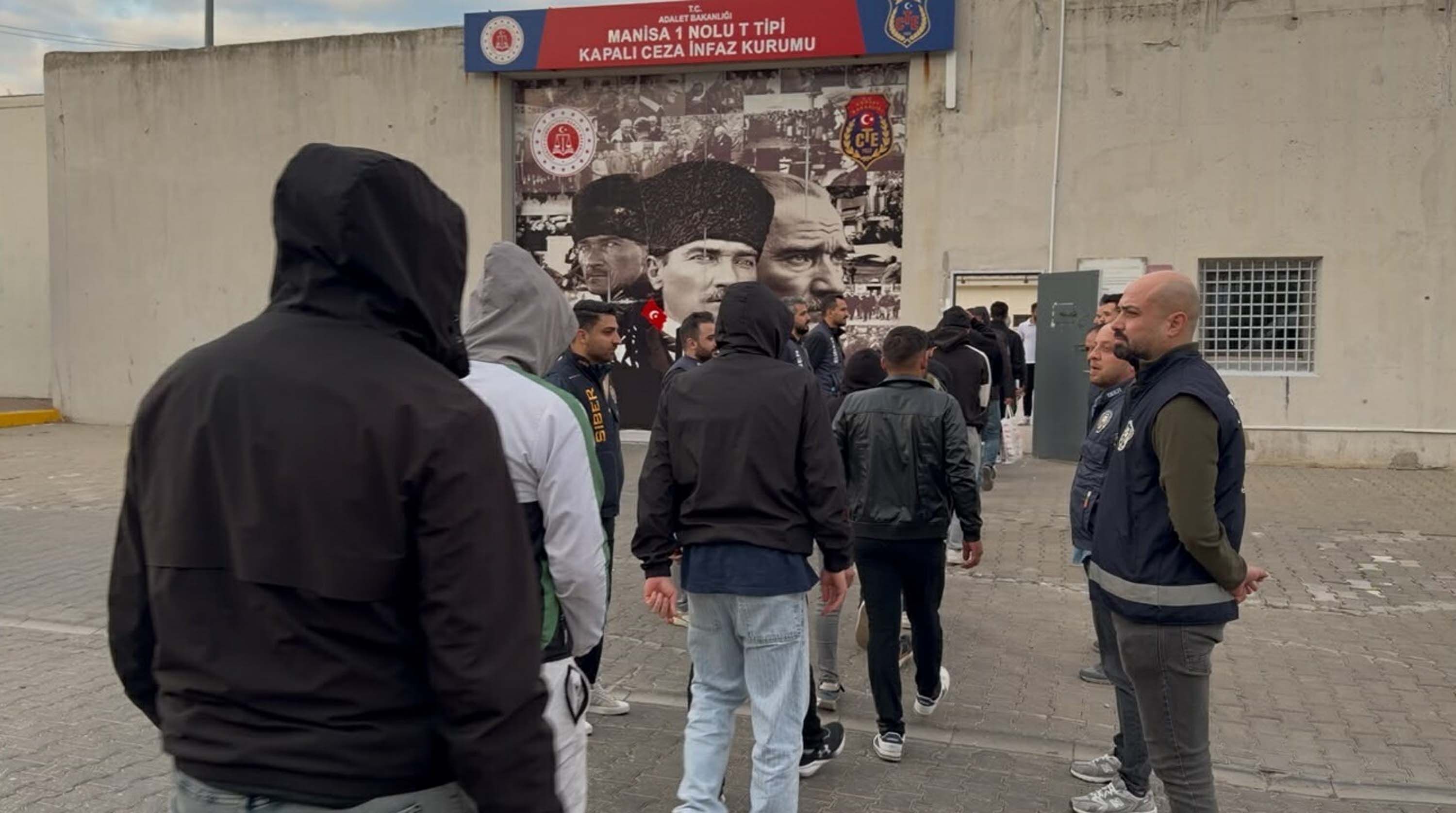 İzmir dahil 6 ilde yasa dışı bahis operasyonu!