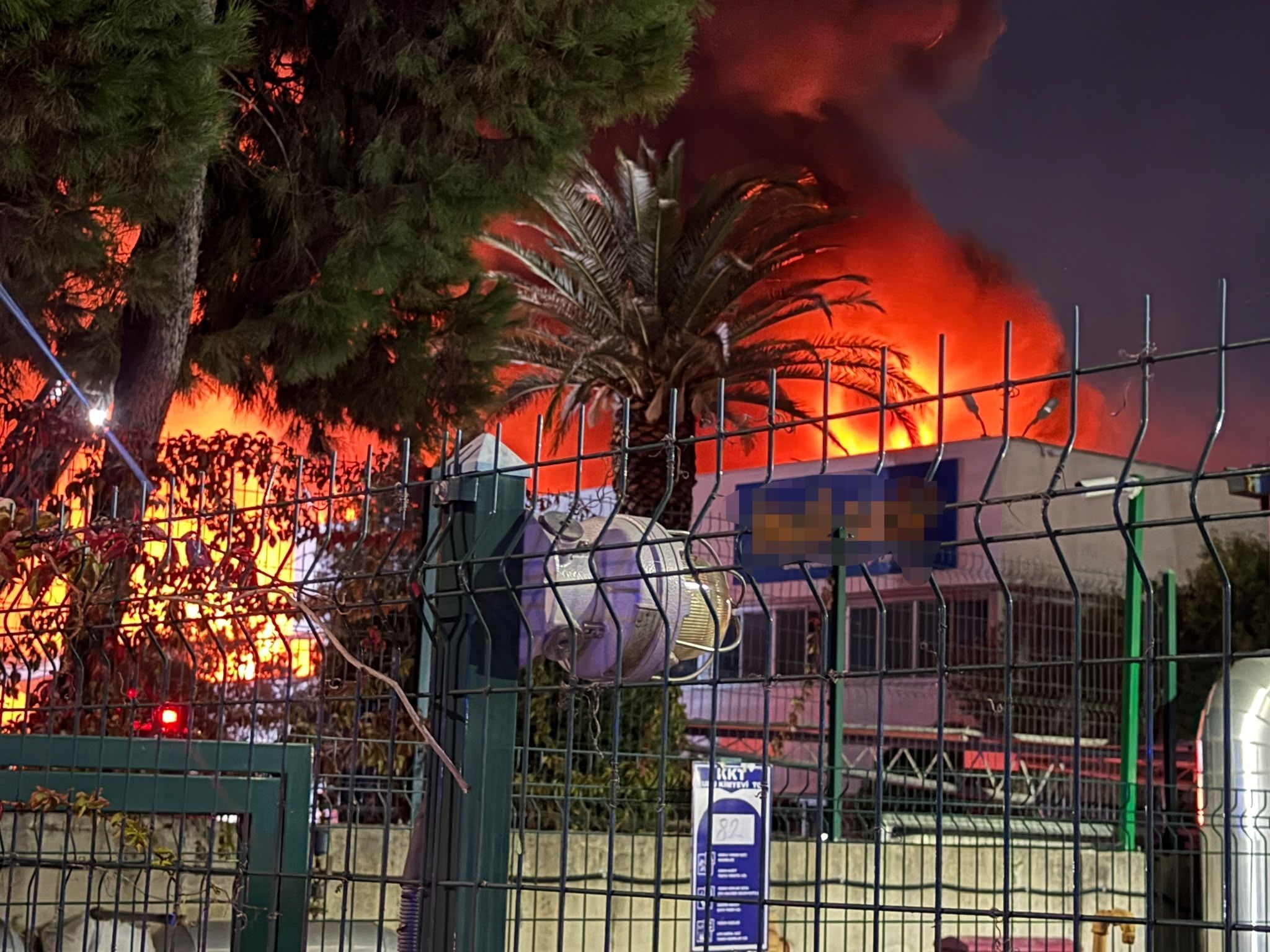 Manisa’da Akü Fabrikasında Yangın! (2)