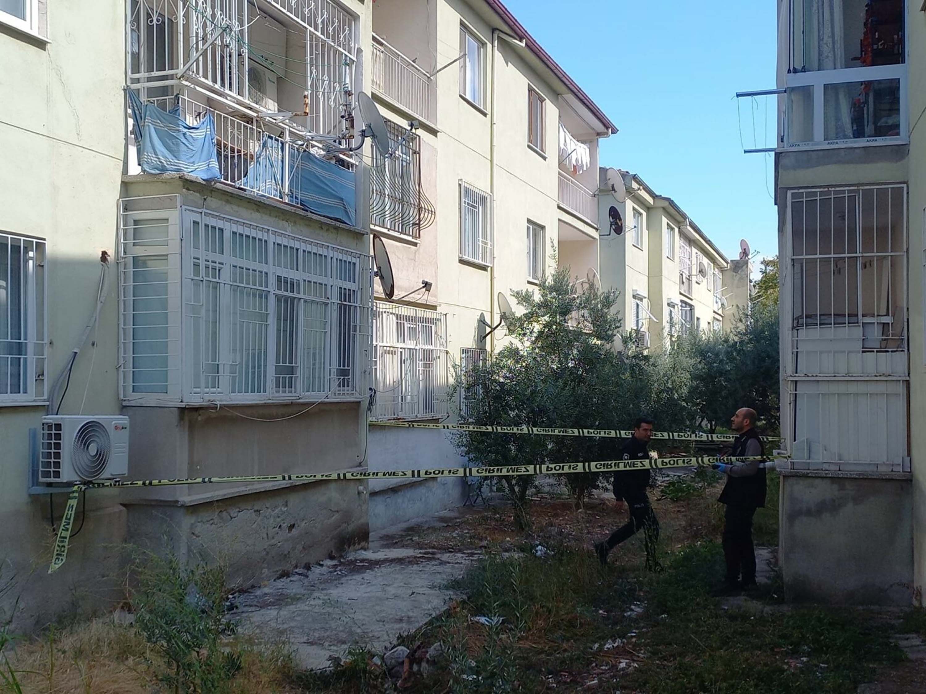 Manisa’da Balkondan Düşen 73 Yaşındaki Adam Ağır Yaralandı (2)