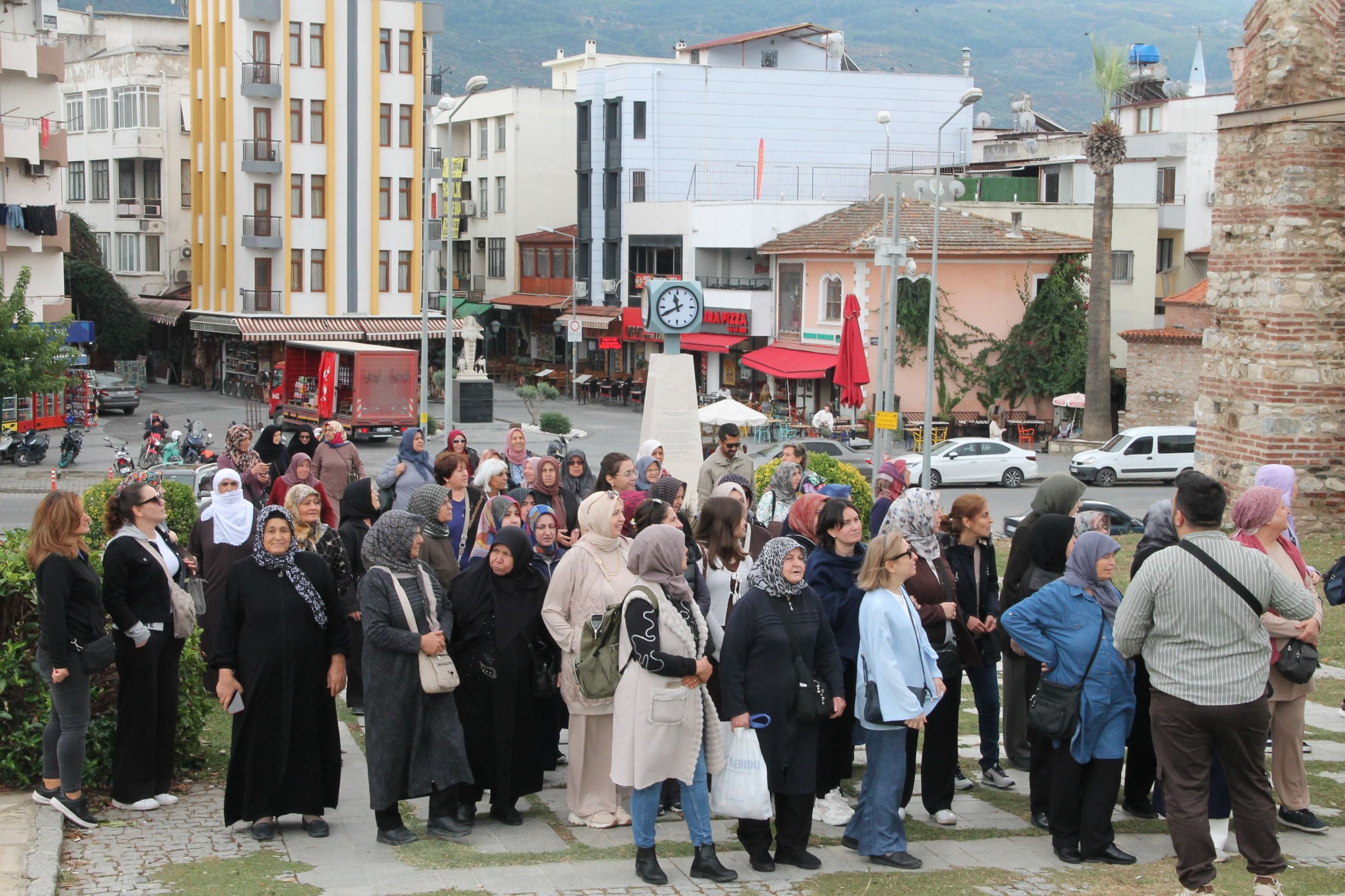 Mani̇sali Kadinlar Efes Selçuk’un Tari̇hi̇ Ve Kültürel Mi̇rasini Keşfetti̇ (6)