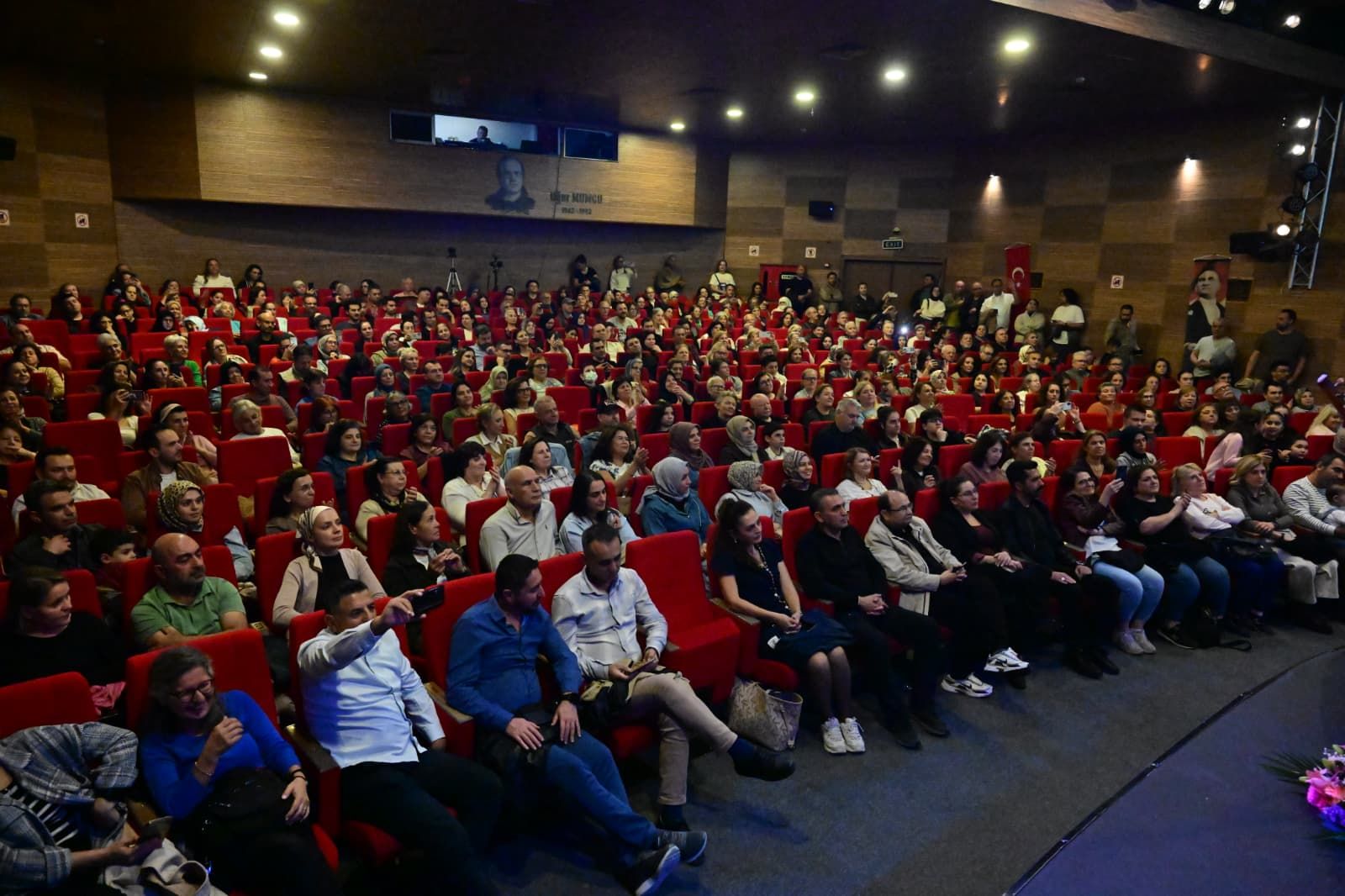Manisalılar Neşet Ertaş Türküleriyle Unutulmaz Bir Gece Yaşadı (2)