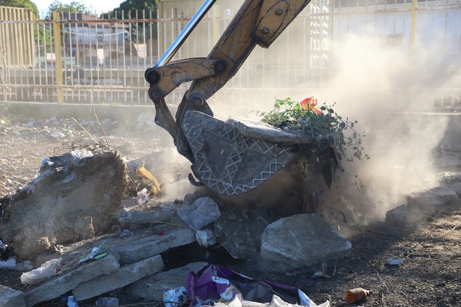 Menderes Belediyesi, 44 Mahallede Moloz Ve Bahçe (1)-1