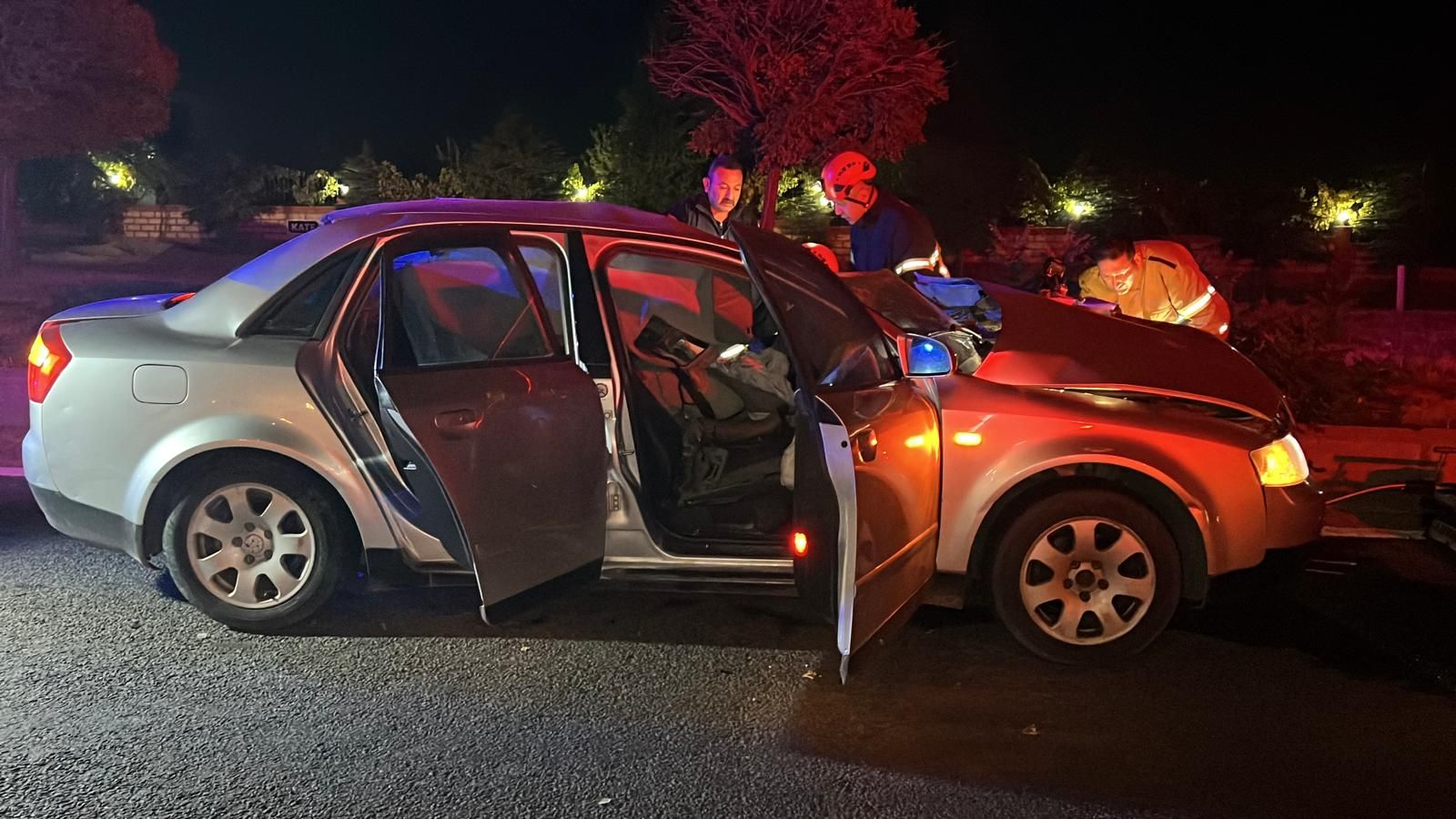 Nevşehir’de Tir’a Çarpan Otomobilde Iki Kişi Hayatını Kaybetti