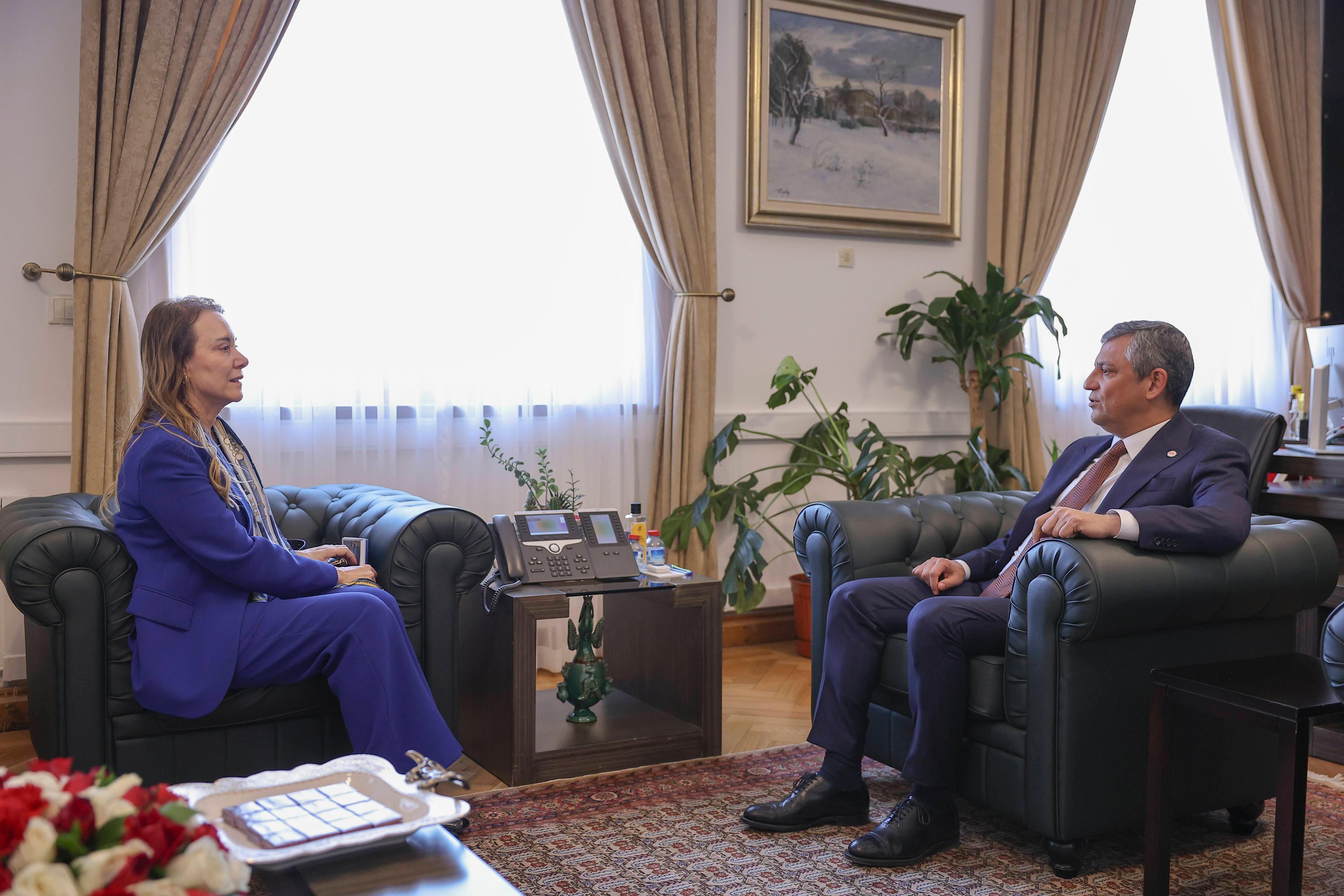 Nilüfer Çınarlı Mutlu’dan Özgür Özel’e Tbmm Ziyareti (2)