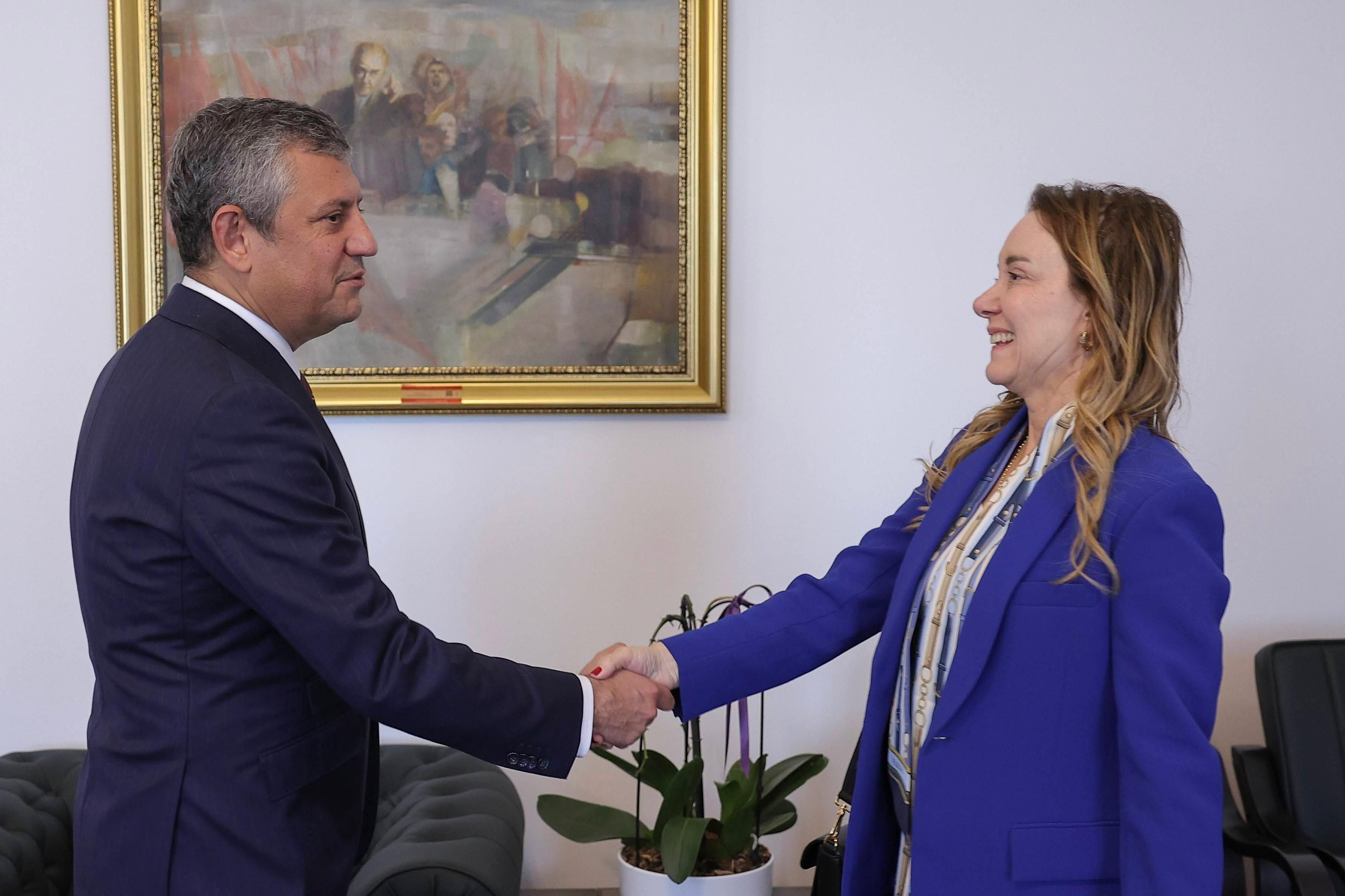 Nilüfer Çınarlı Mutlu’dan Özgür Özel’e Tbmm Ziyareti