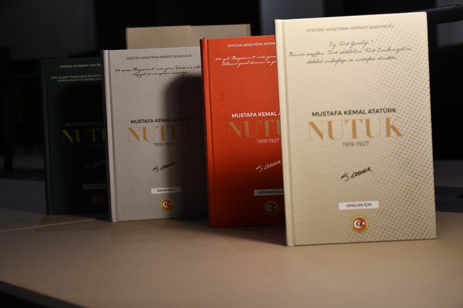Nutuk 8 Dilde Yeniden Yayımlandı (3)