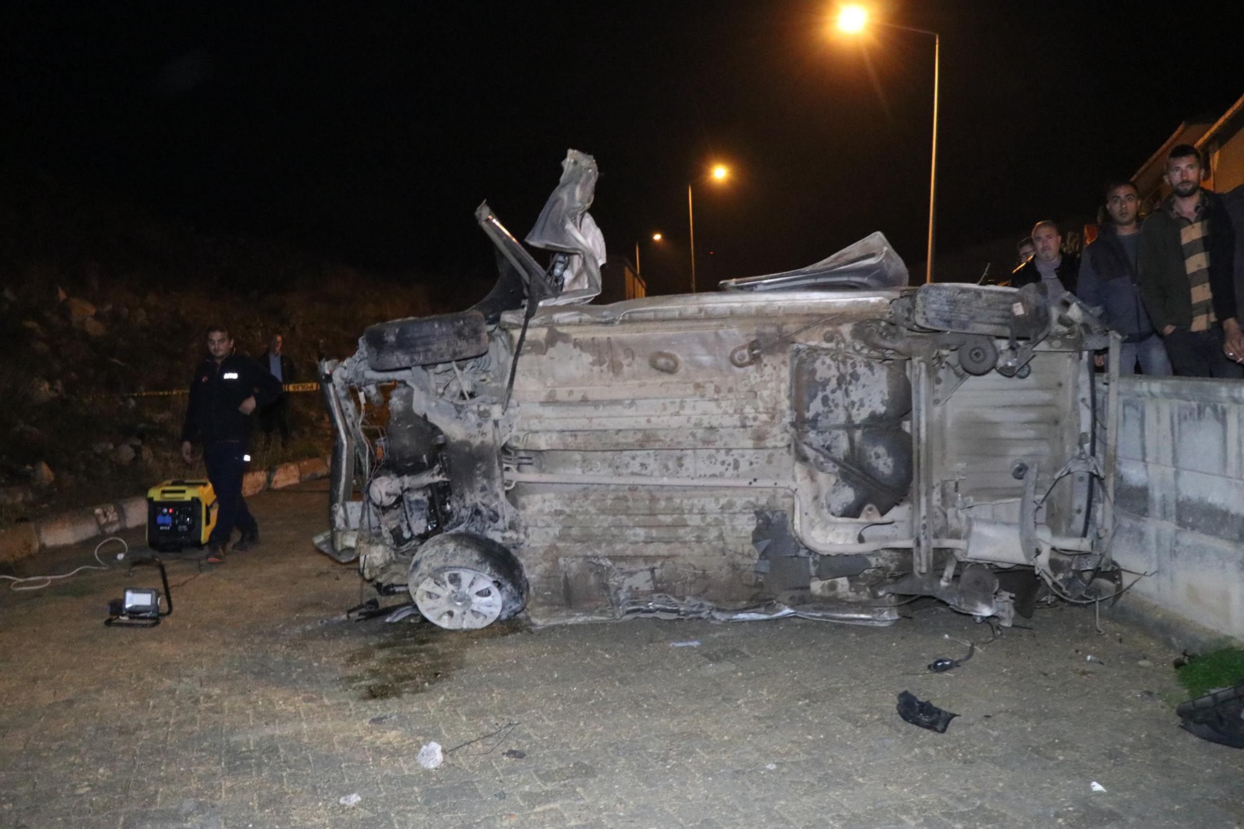Oltu’da Araç Uçuruma Yuvarlandı 1 Ölü, 3 Yaralı