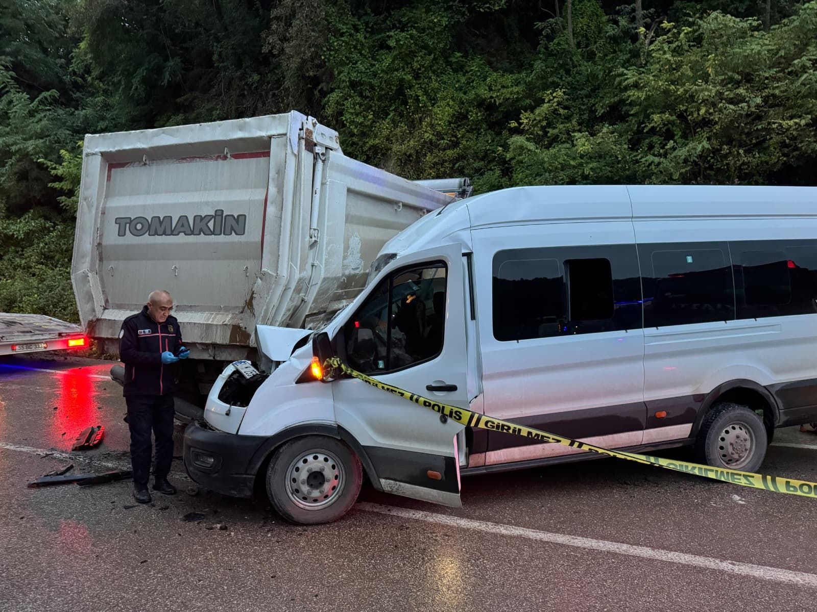 Ordu’da Öğrenci Minibüsü Kamyona Çarptı