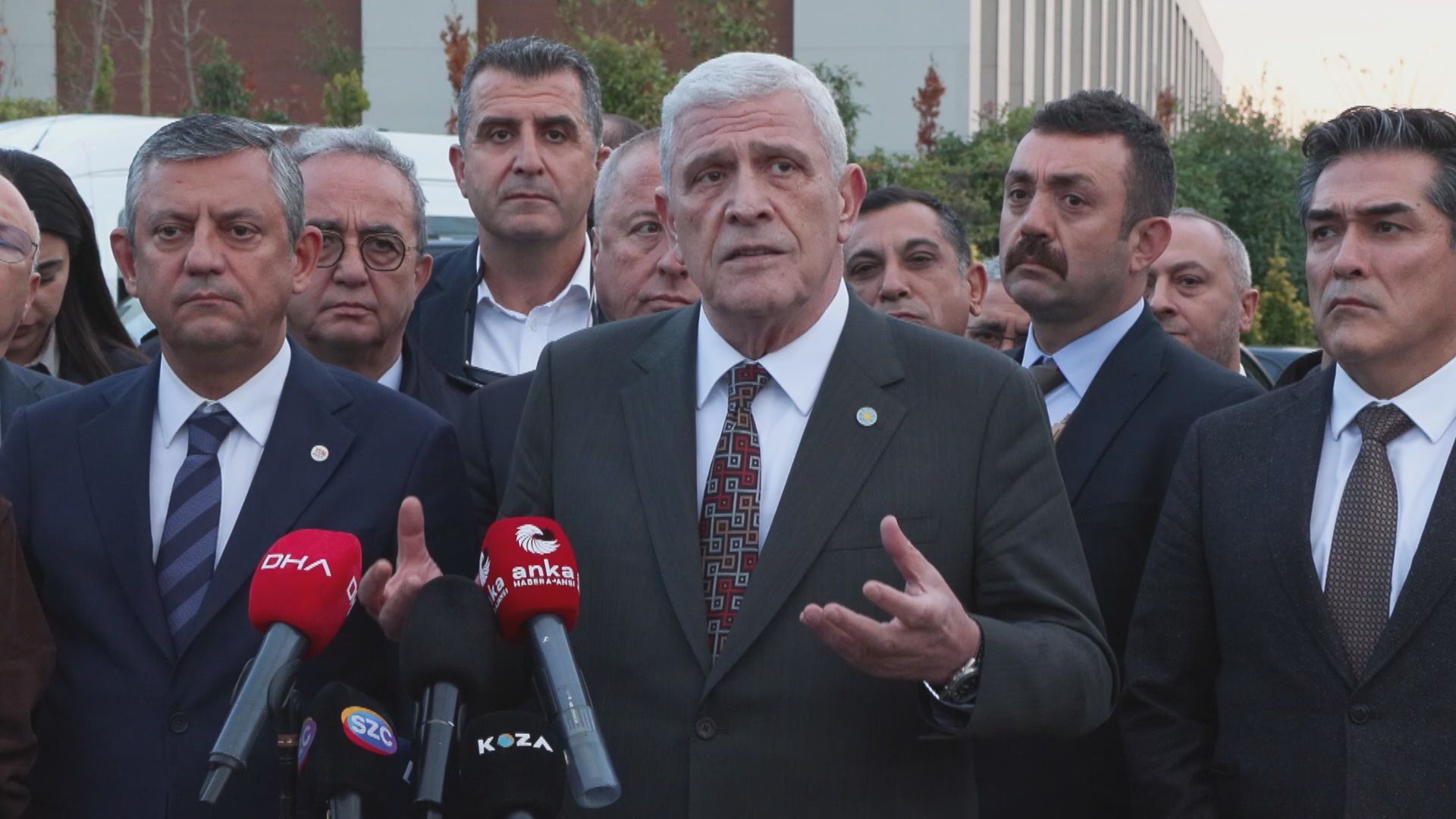 Özel Ve Dervişoğlu’ndan İmamoğlu’nun Savunmasına Destek