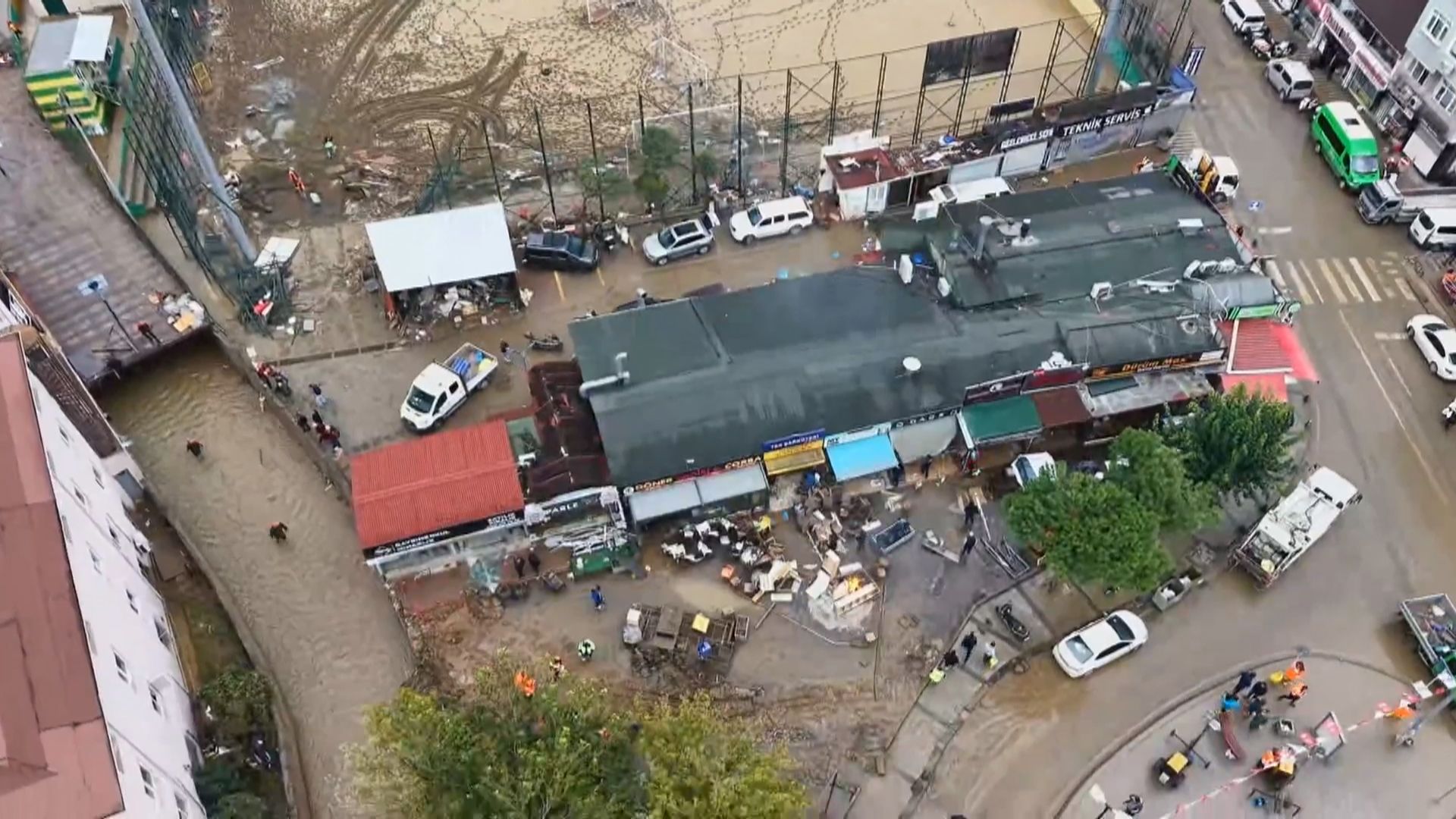 Sarıyer Ayazağa’da Riskli Yapıların Yıkımına Başlandı (3)