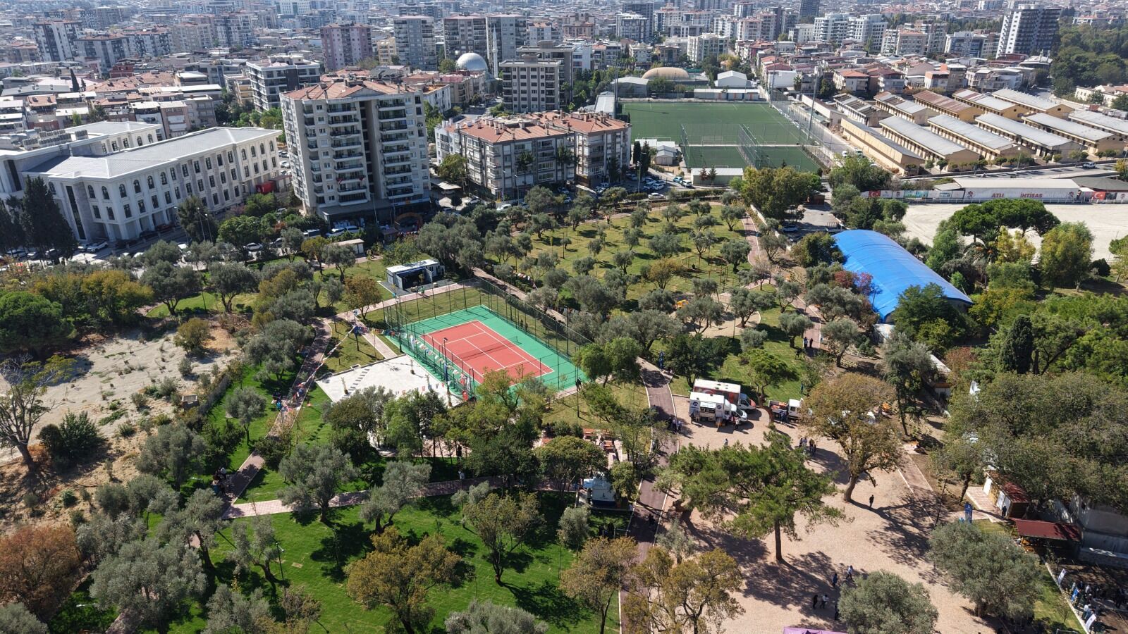 İzmir’de ücretsiz spor istasyonlarının altıncısı Buca’da açıldı