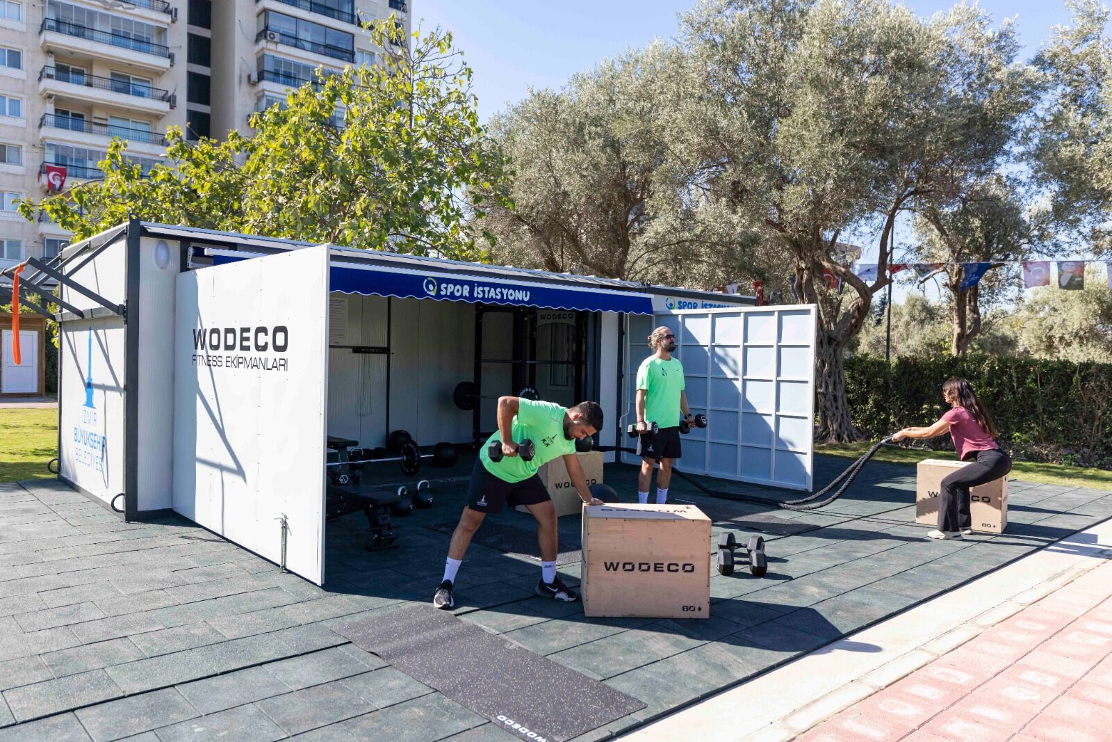 Spot İzmir Büyükşehir Belediyesi, Buca Halk Park’ta Yeni Spor Istasyonunu Hizmete Açtı. Böylece Kentte Ücretsiz Spor Yapılabilen Nokta Sayısı Altıya Çıktı (6)