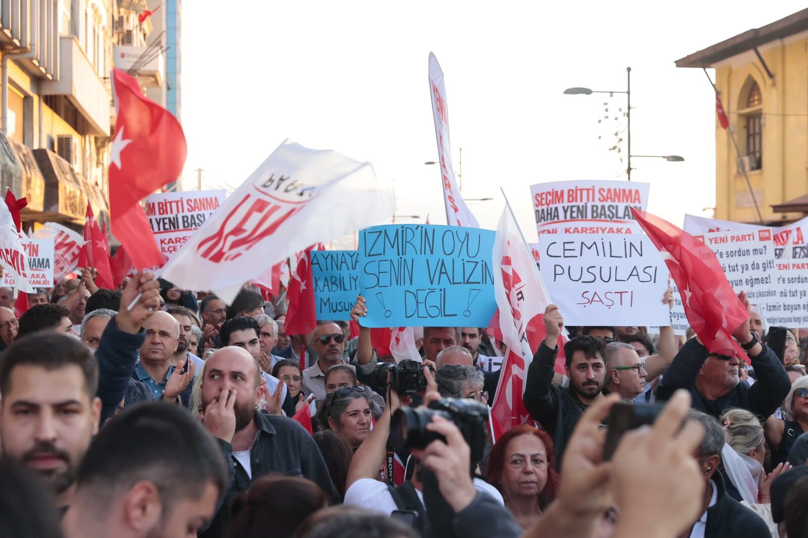 Tugay'a Istifa Çağrısı (7)