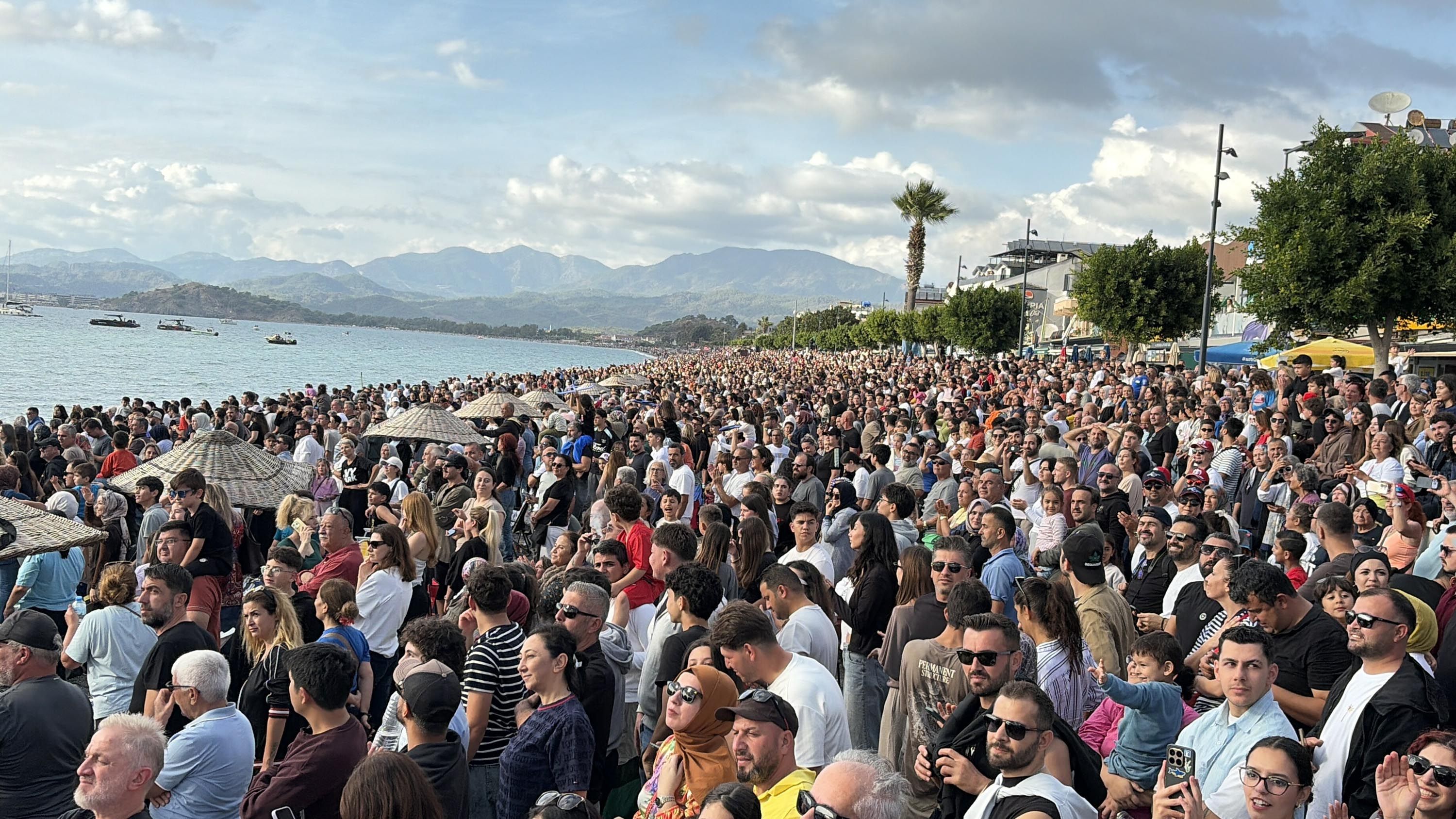 Türk Yıldızları Fethiye Semalarında Gösteri Yaptı (3)