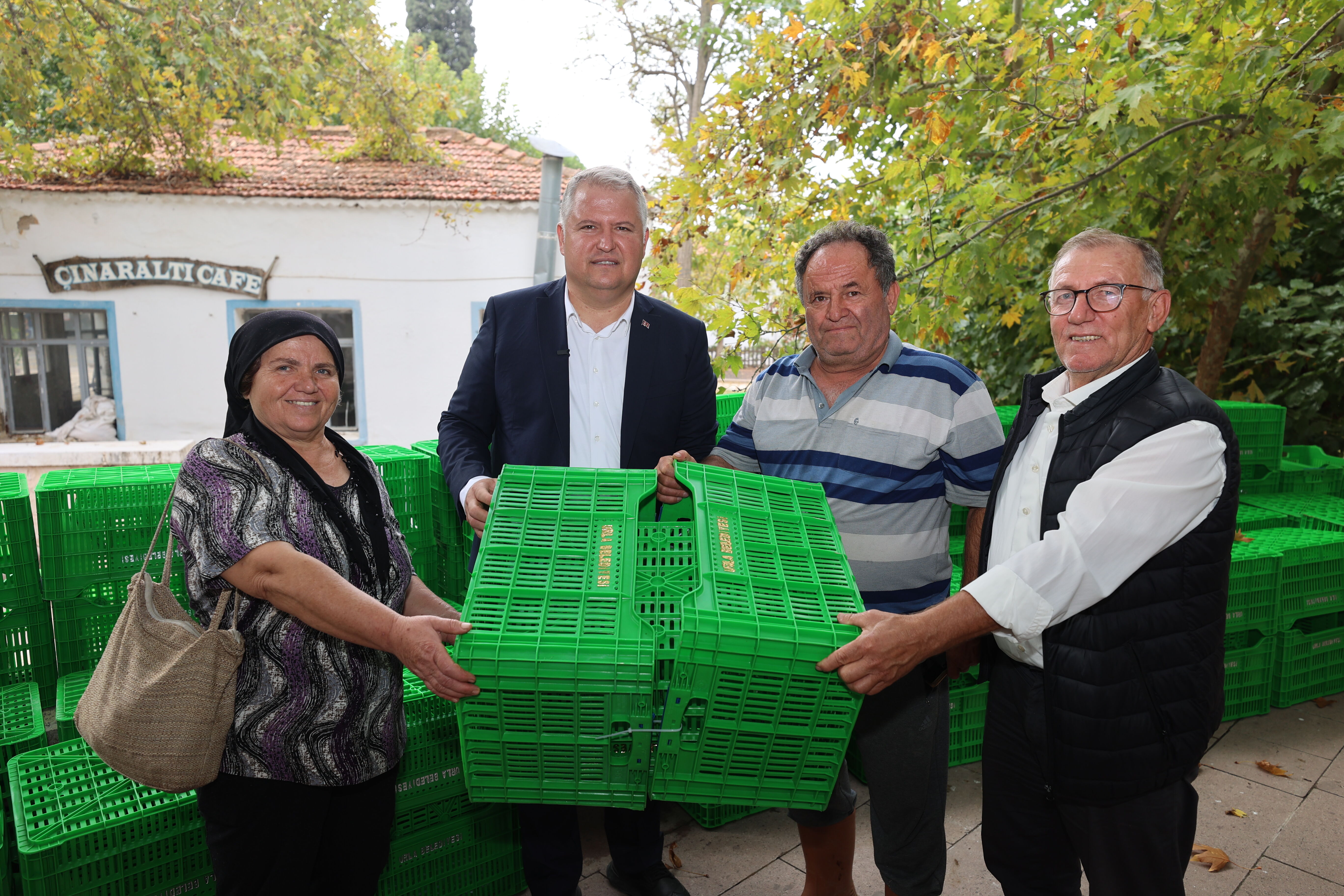 Urla Belediyesi’nden Zeytin Üreticisine Hasat Eğitimi Ve Kasa Desteği (1)