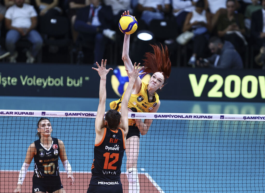 Vakıfbank Sezonu Kupayla Açtı (2)