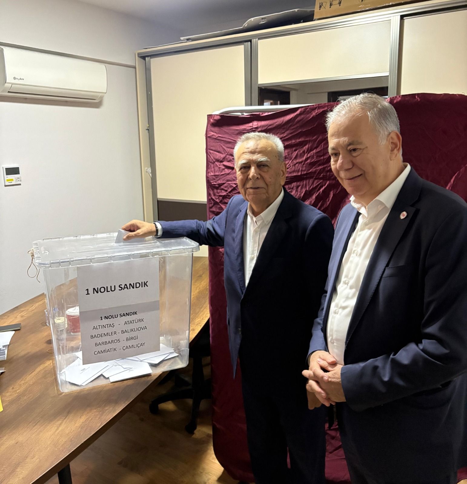 Whatsapp Image 20 Yeni Parti İzmir İl Başkan adayı Aziz Kocaoğlu, ön seçimde oyunu Urla’da kullandı.