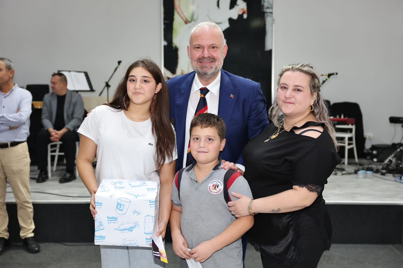 Menemen Belediyesi, Dünya Çiftçi Kadınlar Günü kapsamında ilçenin farklı mahallelerinden üretici kadınları bir araya getirdi. Programda kadınların tarımsal üretimdeki emeğine dikkat çekildi.