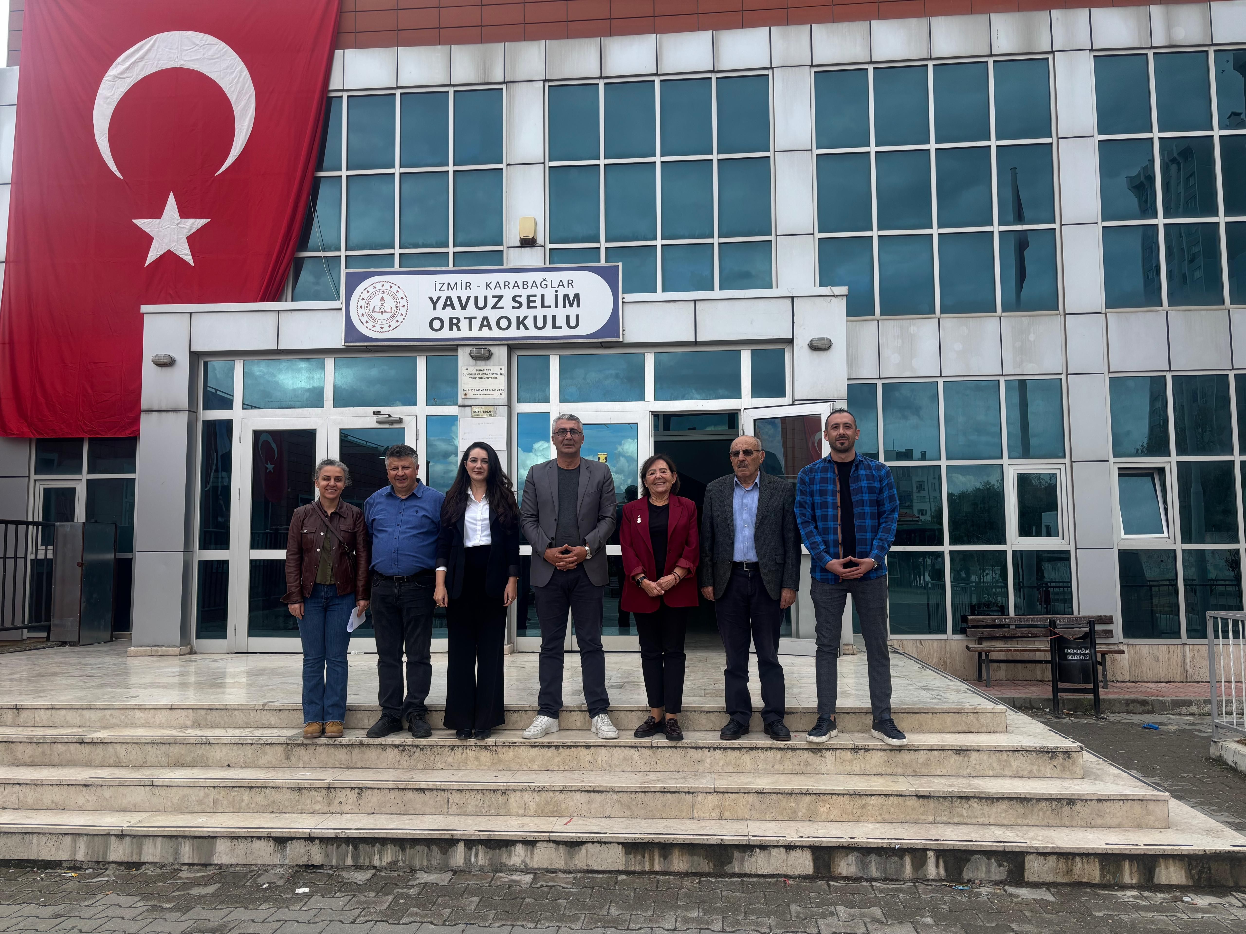 Spot: Karabağlar Kent Konseyi, “Müzik Evrenseldir” projesi kapsamında iki ortaokula müzik enstrümanları bağışladı.