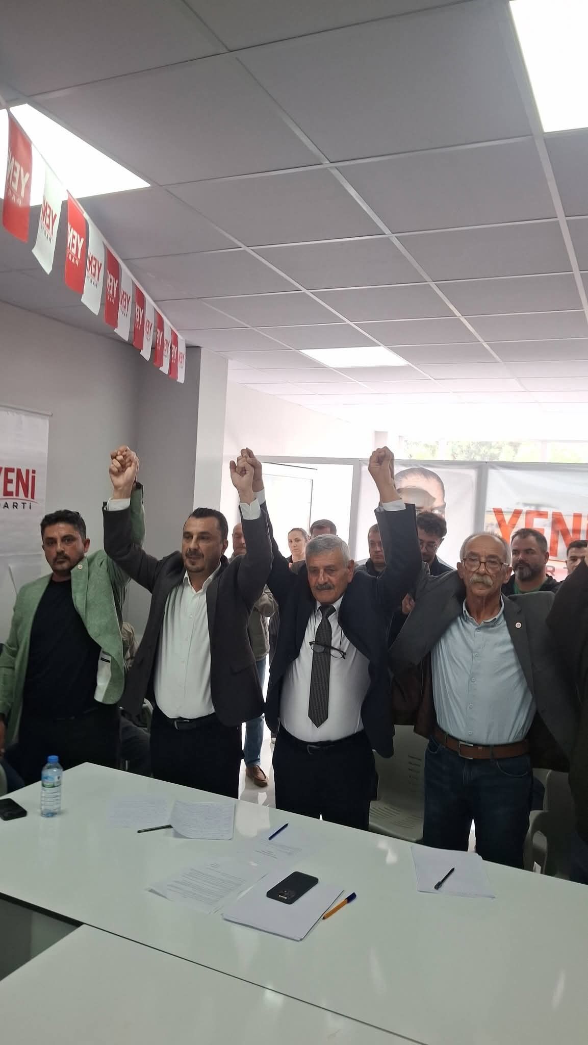 Yeni̇ Parti Selendi İlçe Başkanlığı Kongresi’nde 207 Oy Alan Zeki Özkan, Yeniden Ilçe Başkanlığına Seçildi.
